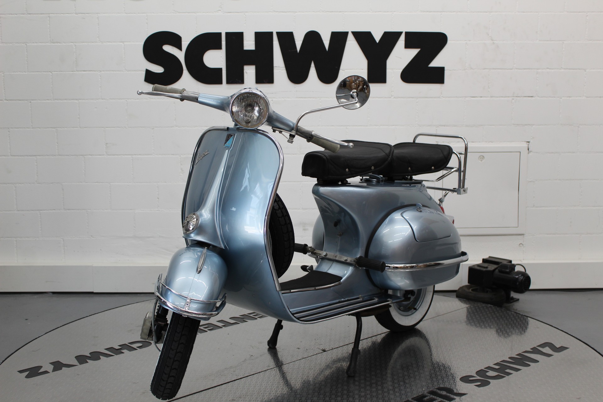 PIAGGIO VNT 1-showroom-element-2