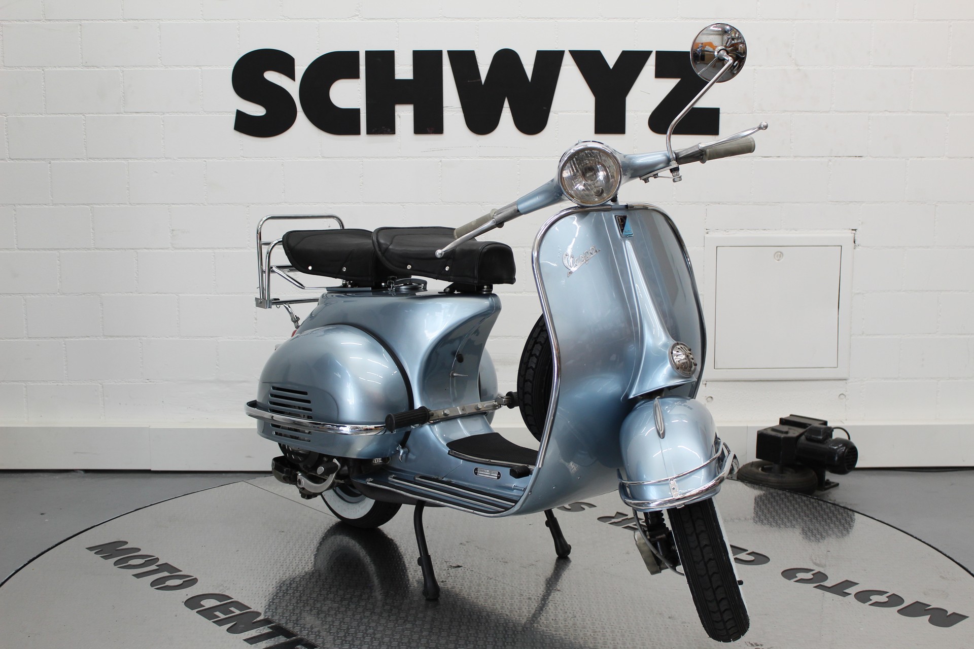 PIAGGIO VNT 1-showroom-element-1