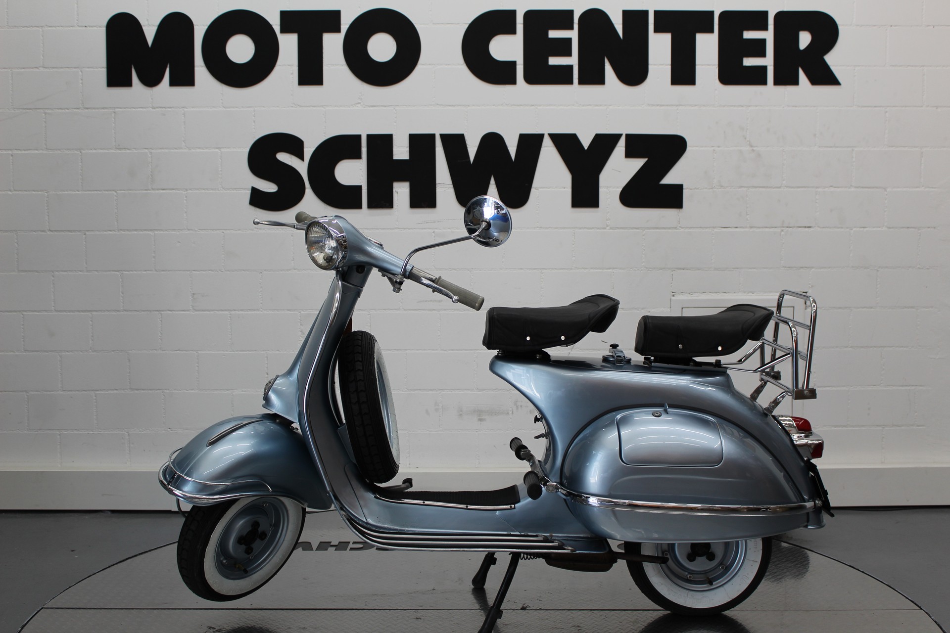 PIAGGIO VNT 1-showroom-element-3