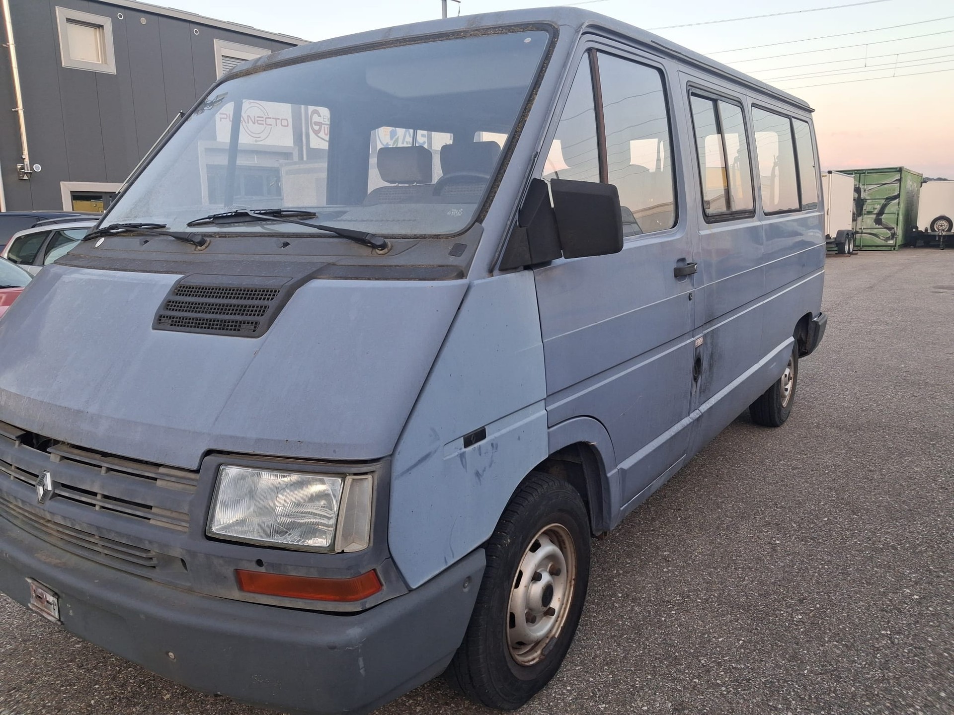 RENAULT Microbus T 7BA 2.2-image-0