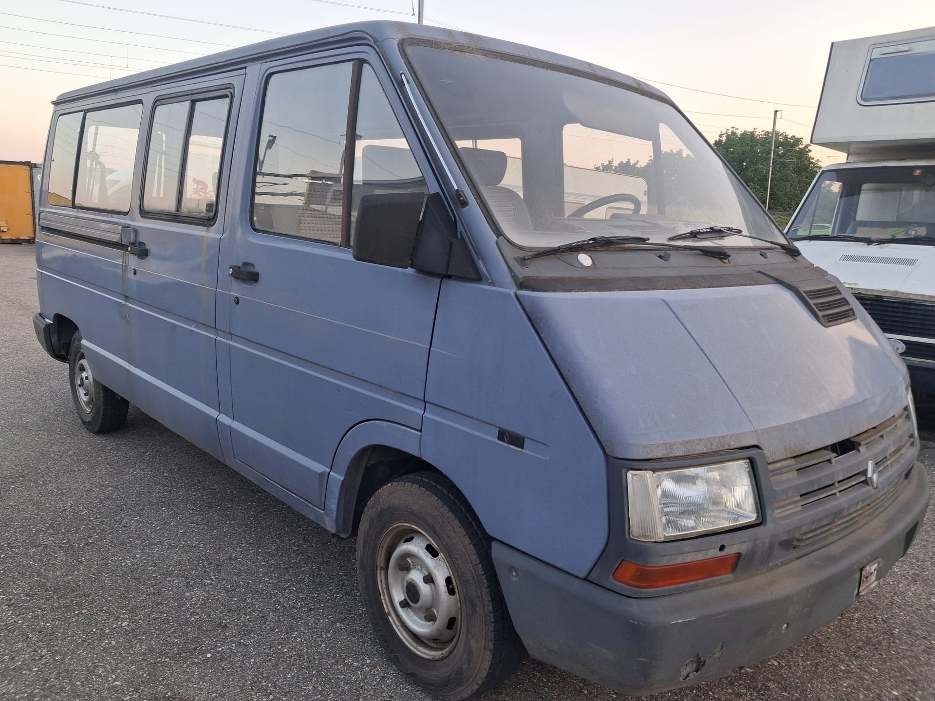 RENAULT Microbus T 7BA 2.2-image-2