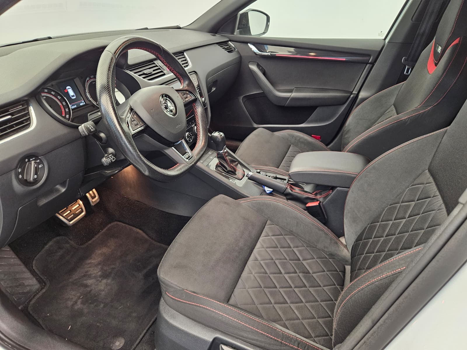 SKODA Octavia Combi 2.0 TDI RS Prag 4x4 DSG-image-10