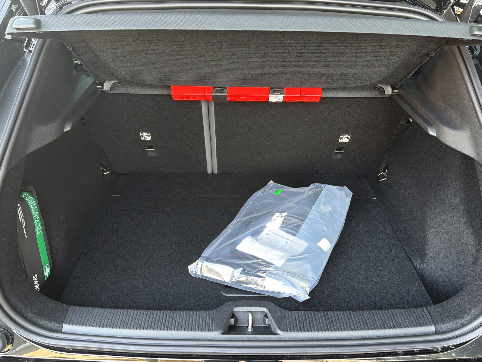 VOLVO EX30 E60 Plus Swiss Black Edition-image-16