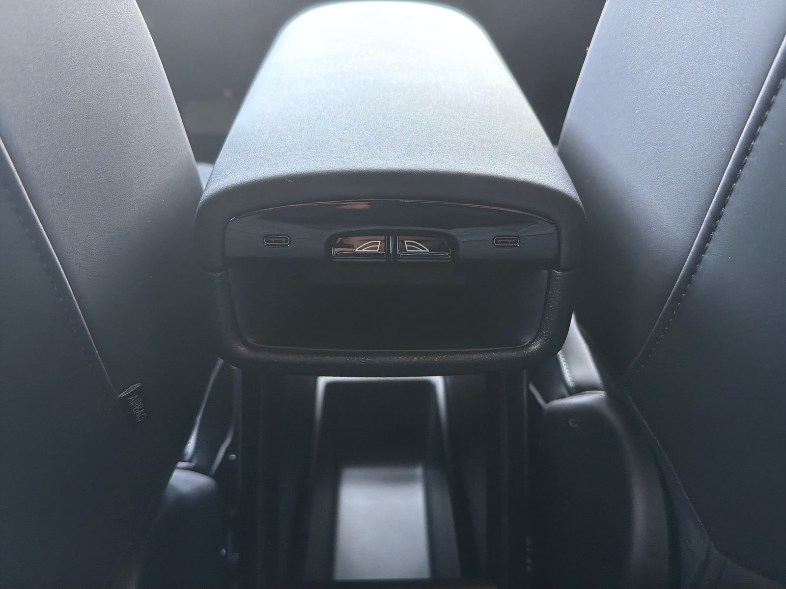 VOLVO EX30 E60 Plus Swiss Black Edition-image-15