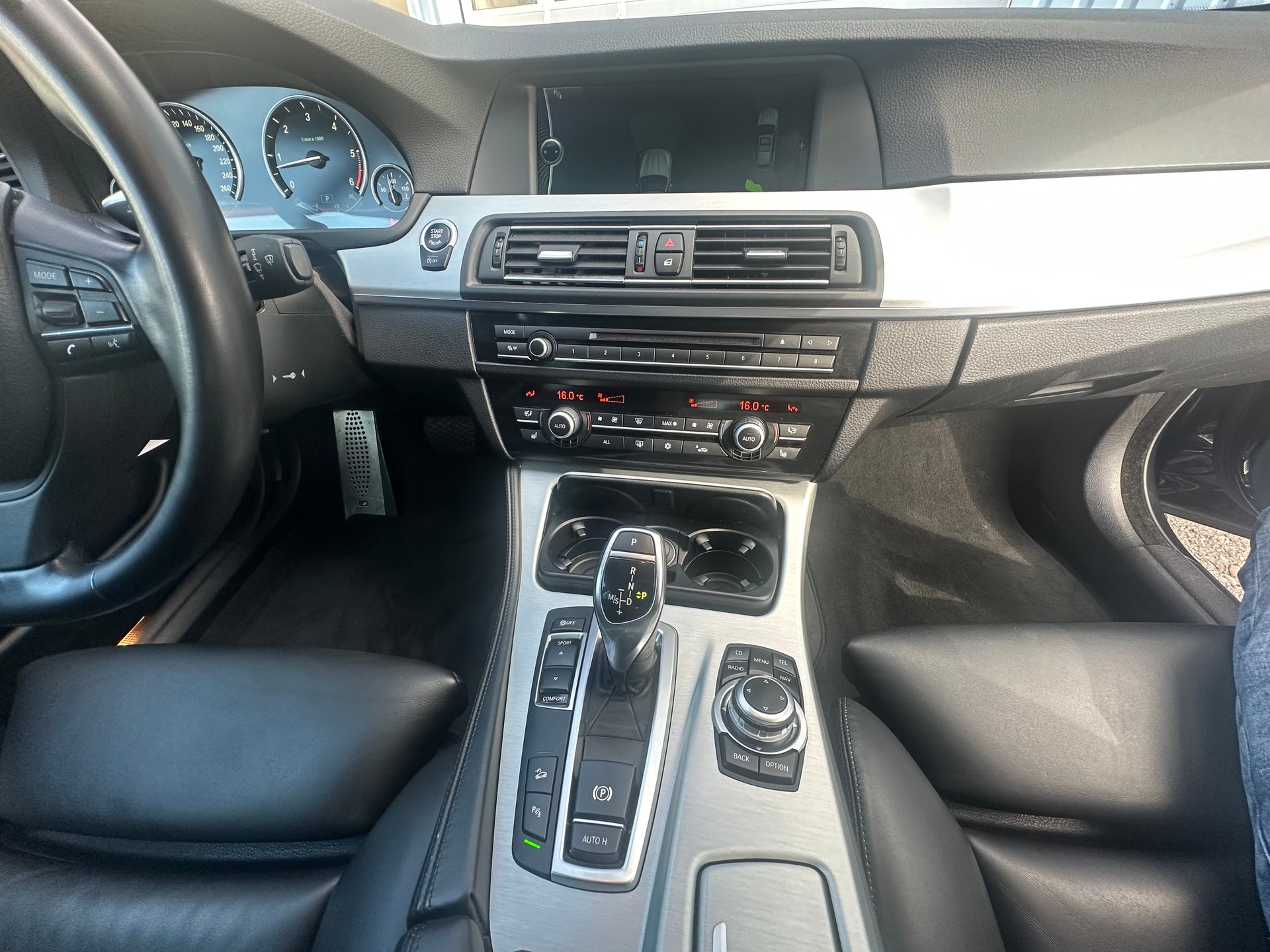 BMW 530d xDrive Touring Steptronic M Sportpacket-image-11