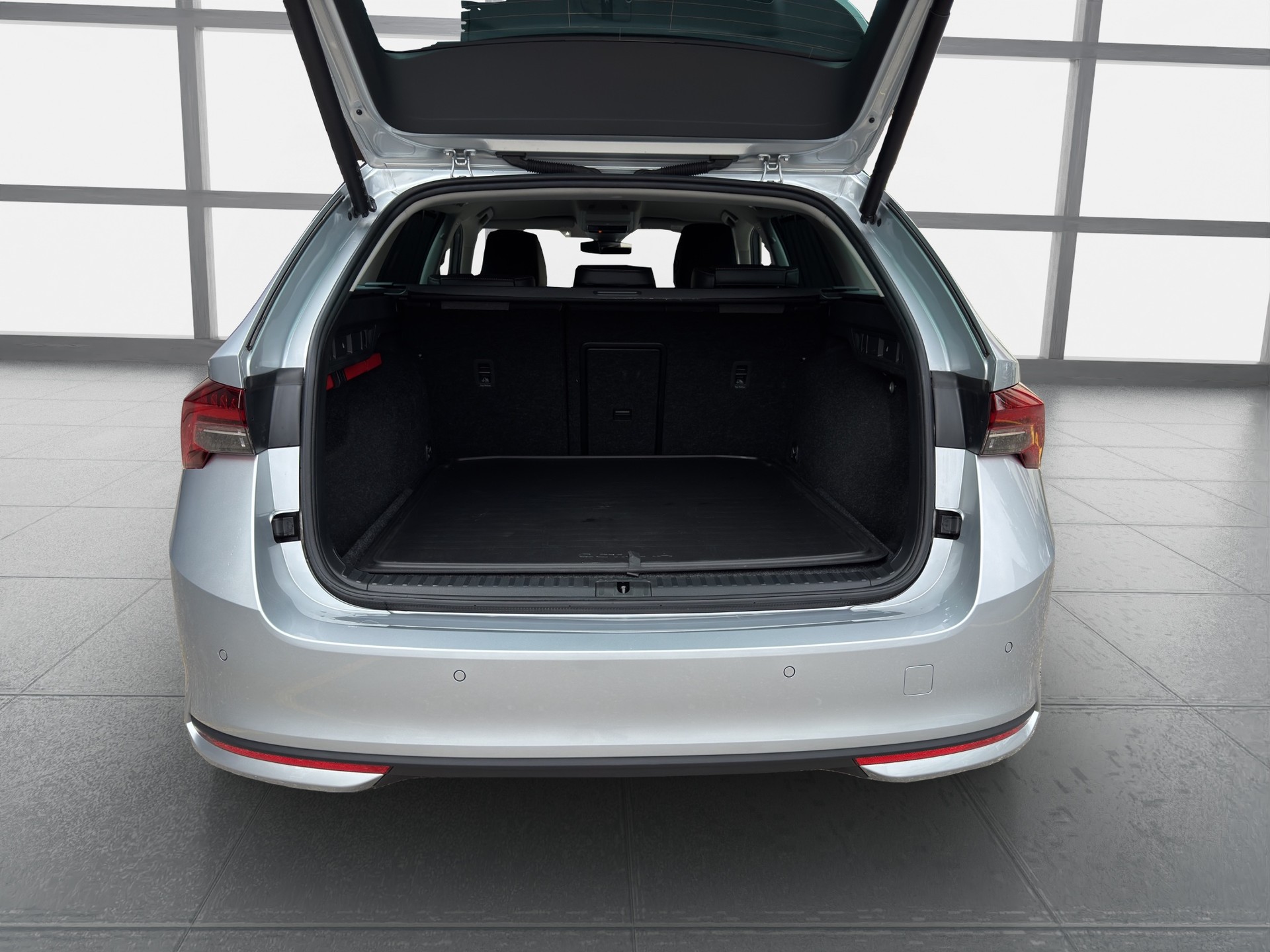 SKODA Octavia Combi 1.5 TSI mHEV DSG Dynamic-image-8