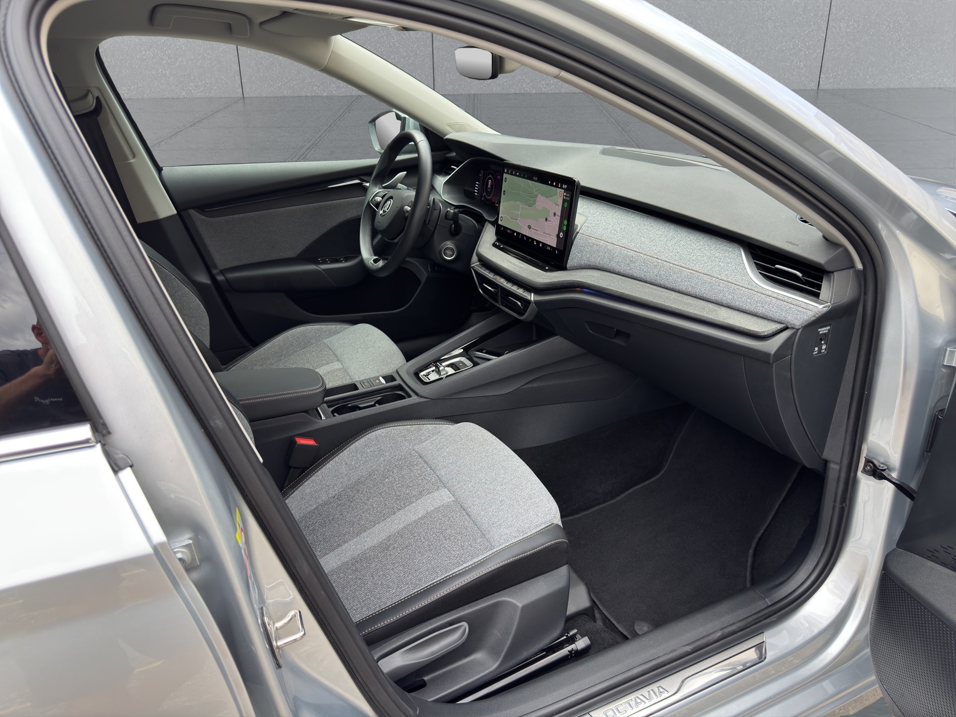 SKODA Octavia Combi 1.5 TSI mHEV DSG Dynamic-image-12