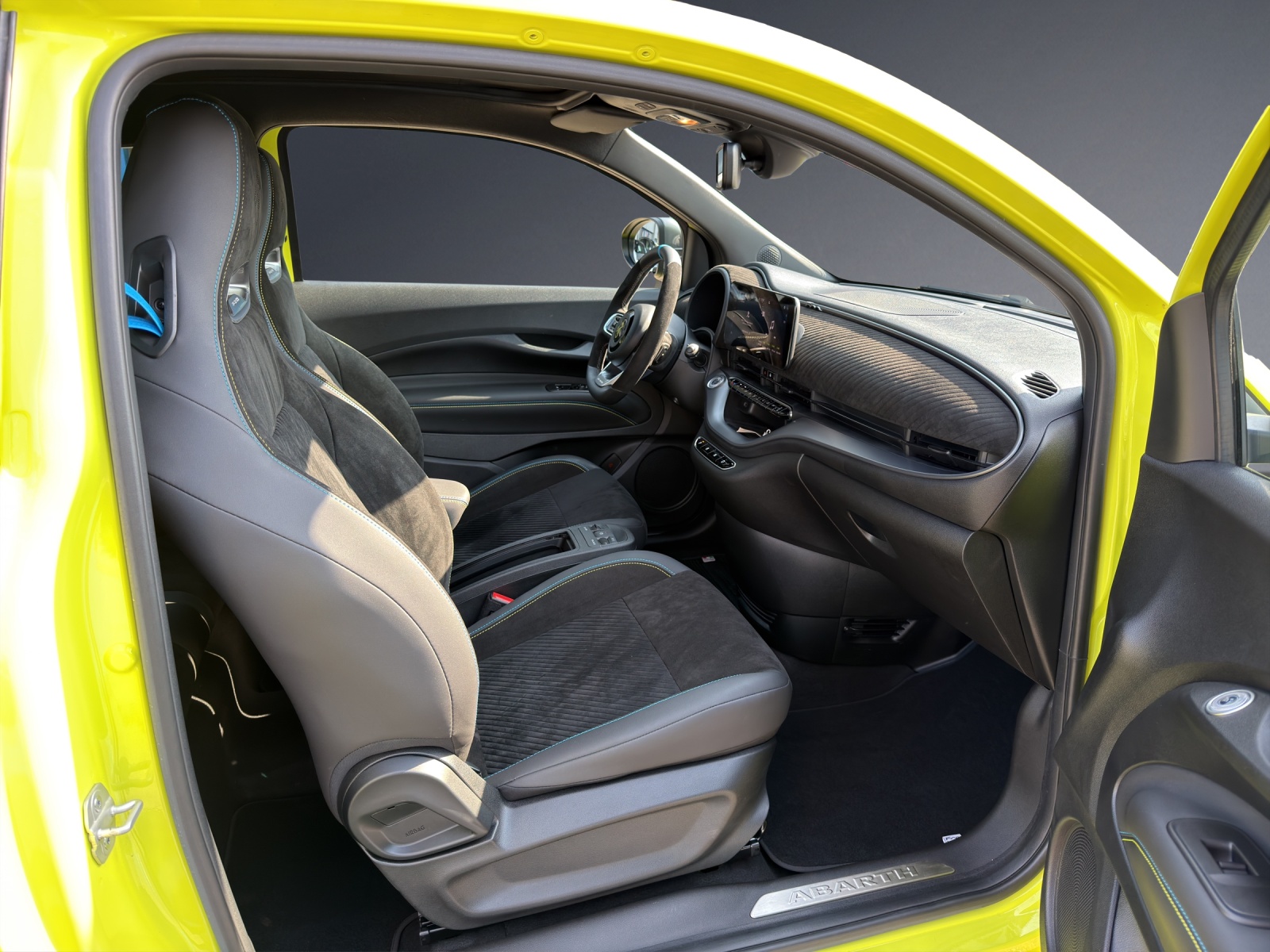 FIAT Abarth 500e Scorpionissima-image-6
