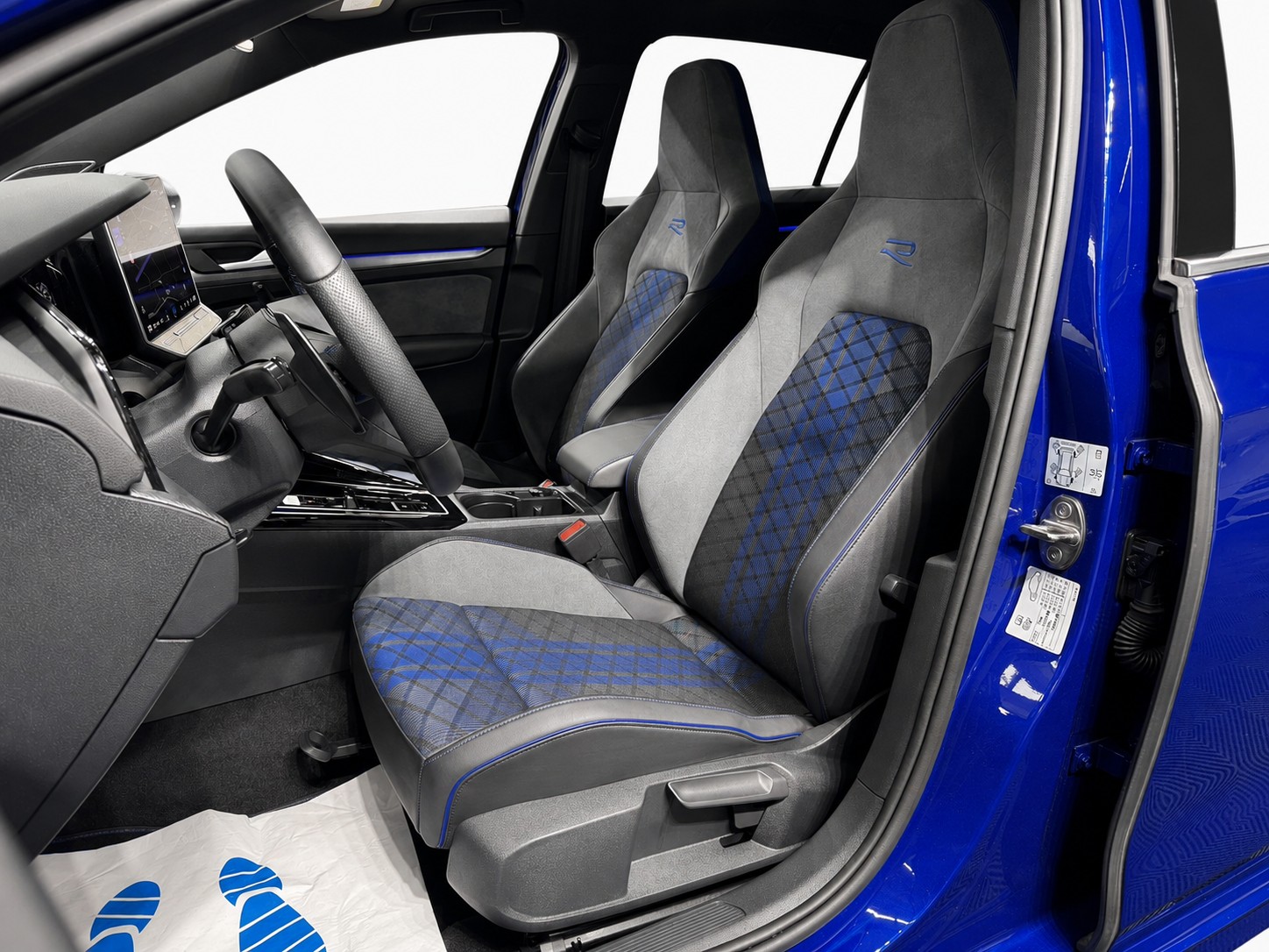 VW Golf 2.0 TSI R DSG 4 Motion * Panorama-Glasdach * Facelift * Anhängerkupplung *-image-10