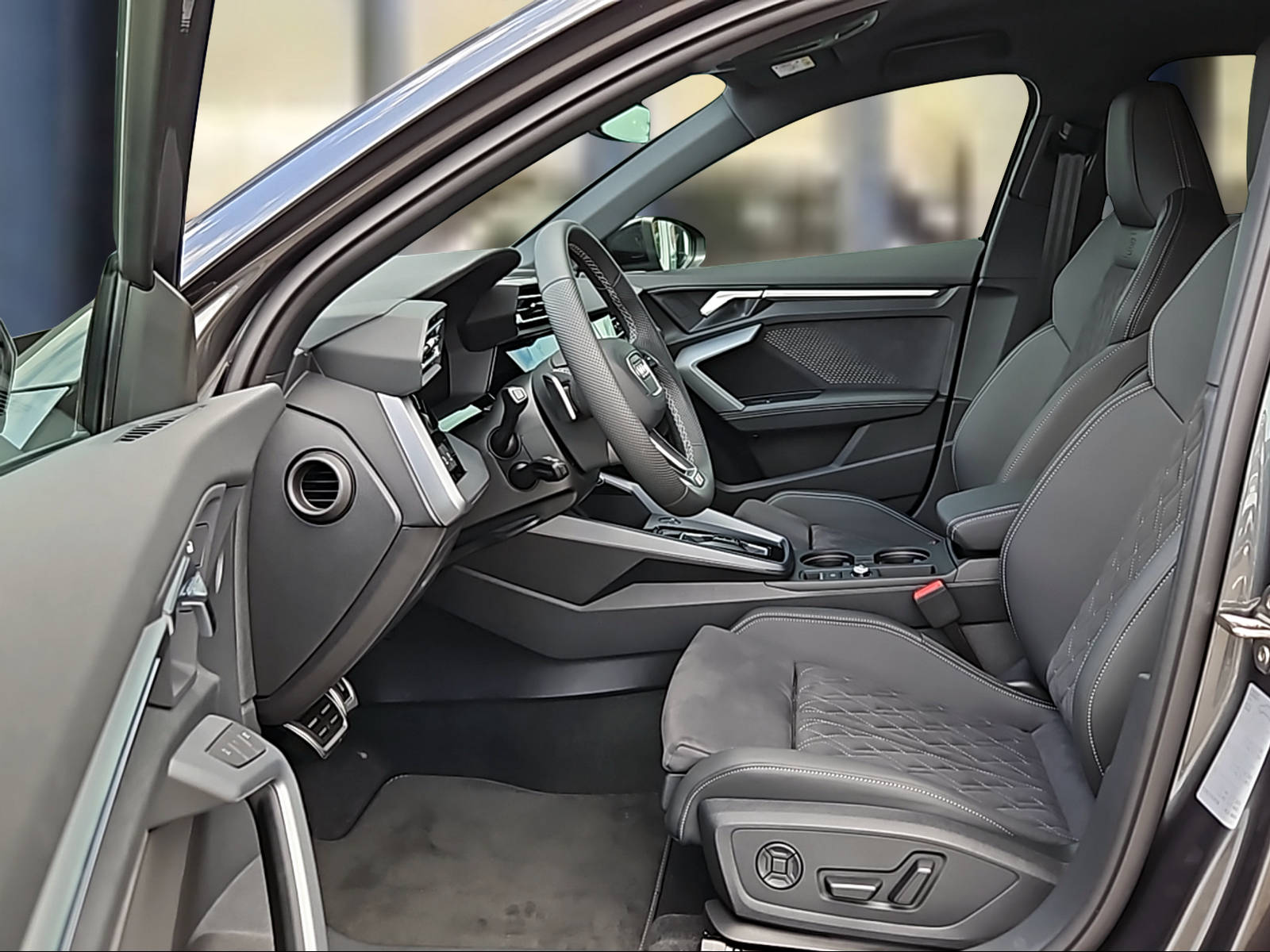 AUDI A3 Sportback TFSI 150 kW quattro S line S tronic Mythosschwarz Metallic-image-8