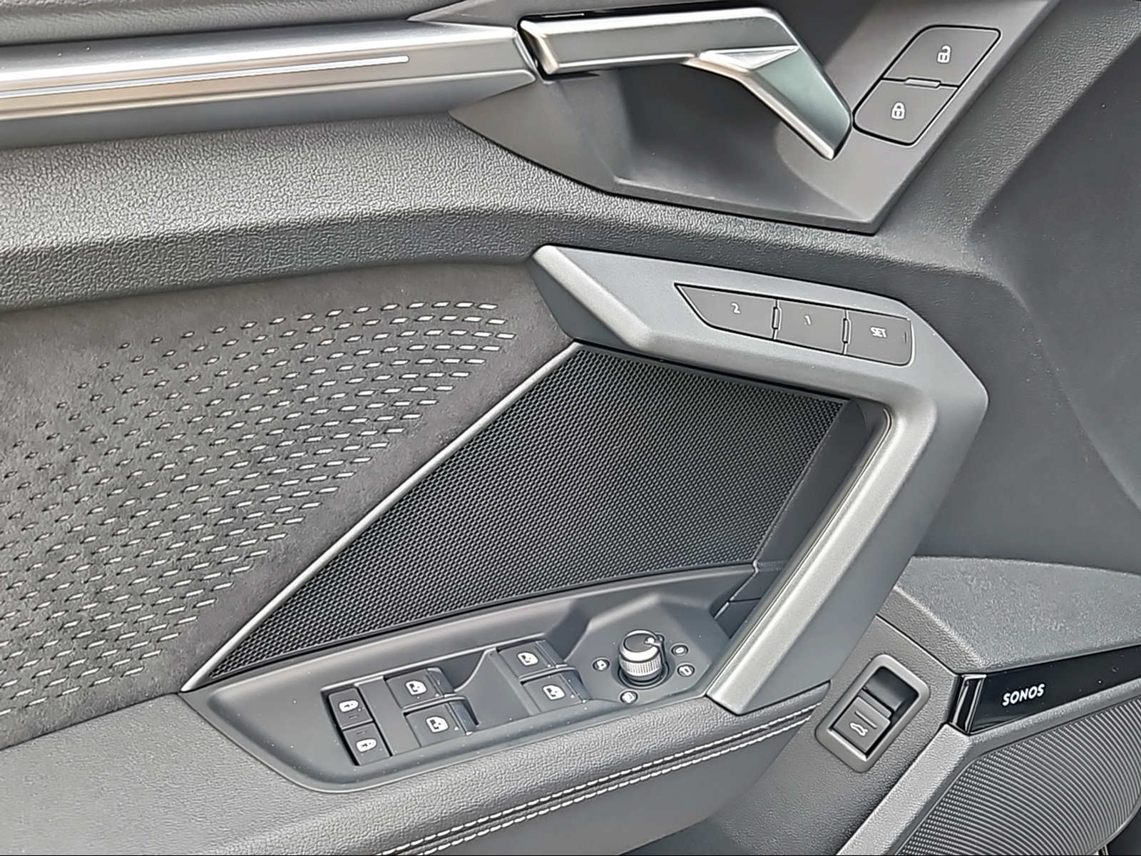 AUDI A3 Sportback TFSI 150 kW quattro S line S tronic Mythosschwarz Metallic-image-17