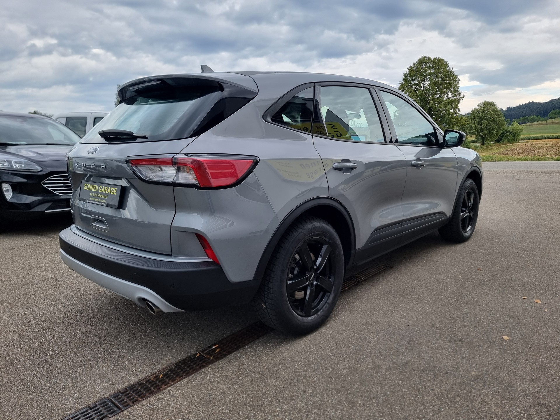 FORD Kuga 2.0 TDCi EcoBlue Cool & Connect 4WD-image-9