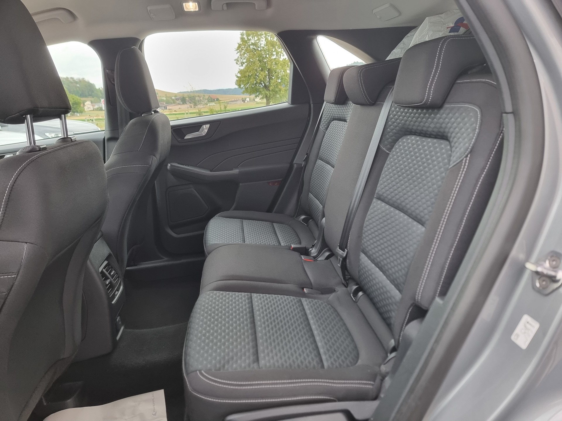 FORD Kuga 2.0 TDCi EcoBlue Cool & Connect 4WD-image-7