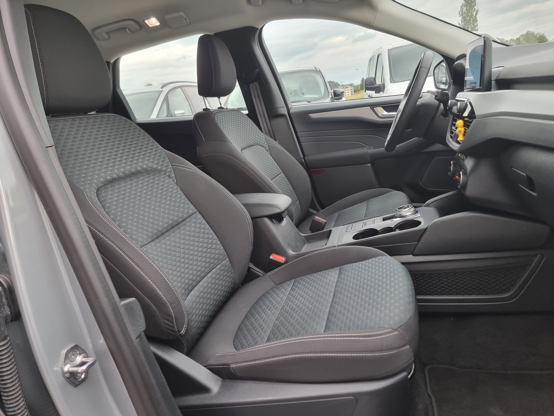 FORD Kuga 2.0 TDCi EcoBlue Cool & Connect 4WD-image-8