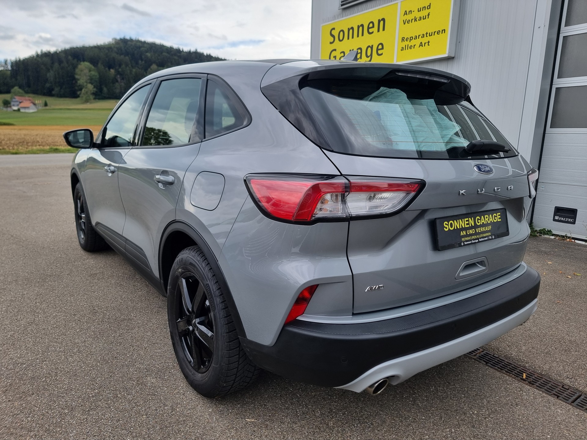 FORD Kuga 2.0 TDCi EcoBlue Cool & Connect 4WD-image-10