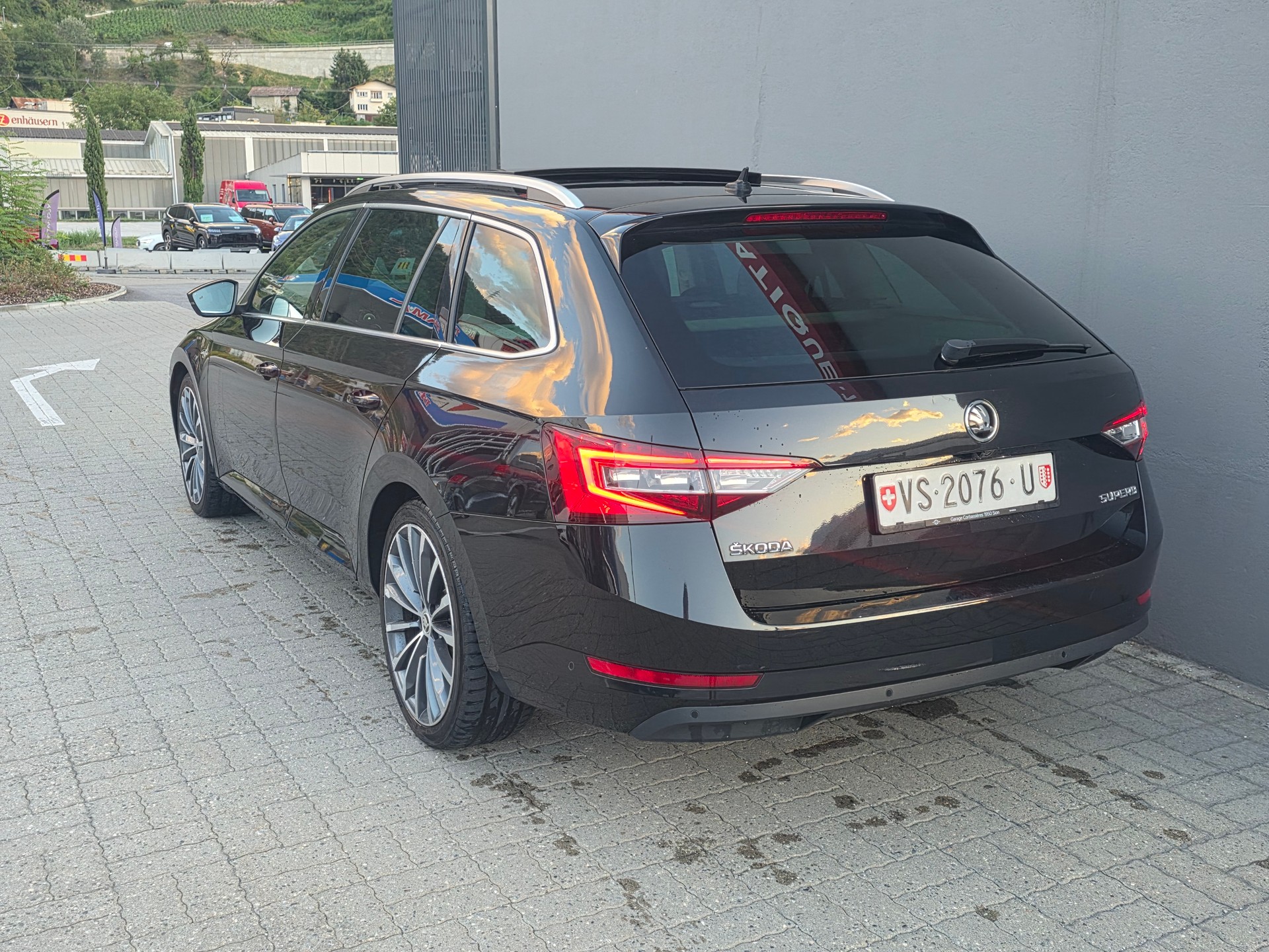 SKODA Superb Combi 2.0 TDi L&K DSG-image-2