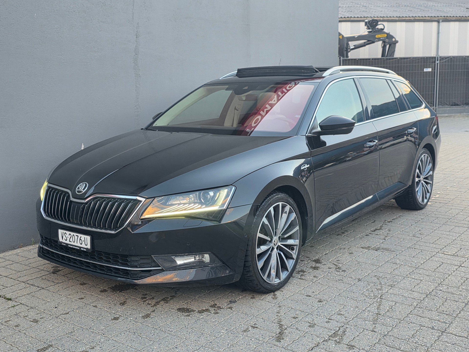 SKODA Superb Combi 2.0 TDi L&K DSG-image-0