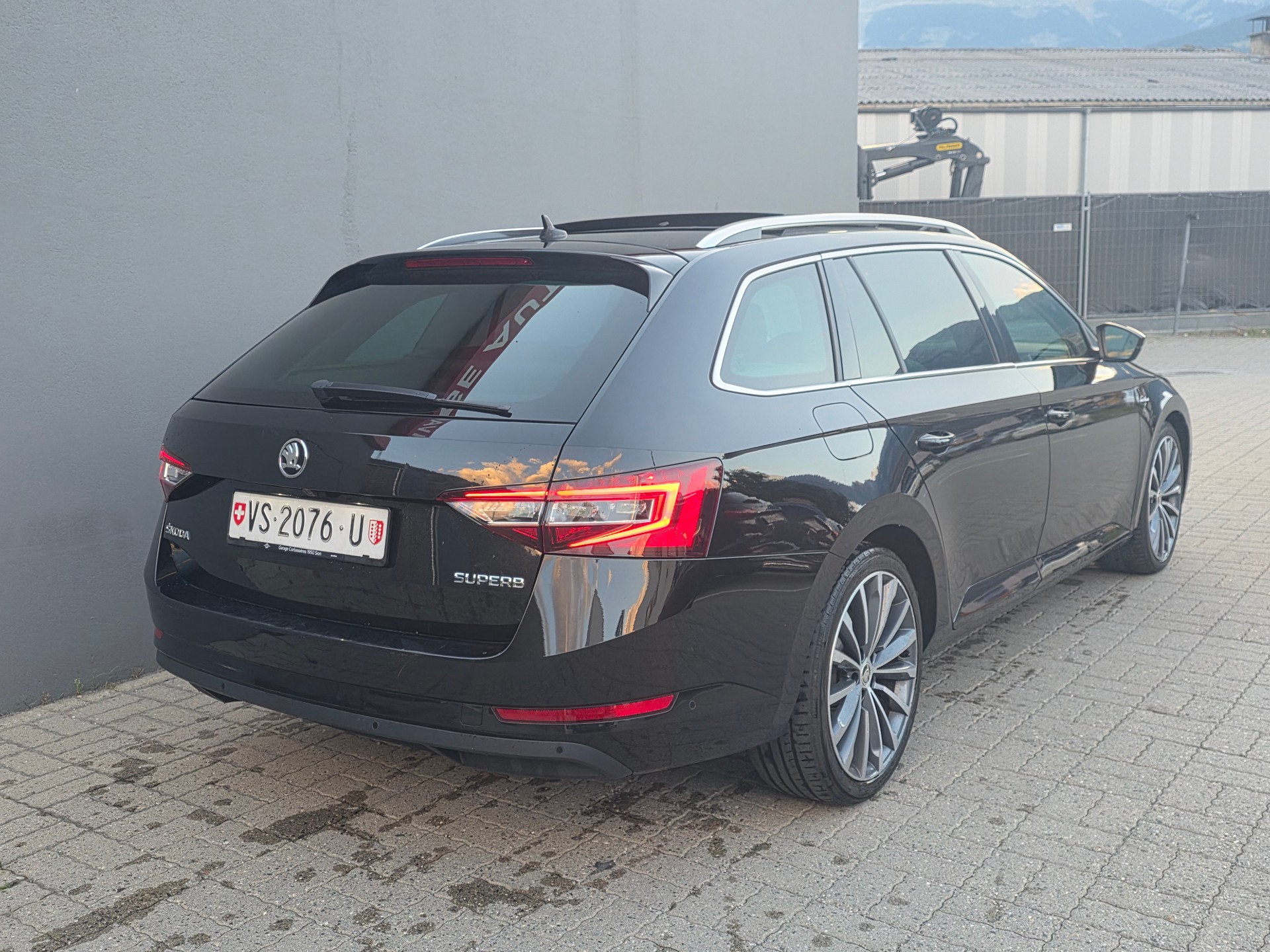 SKODA Superb Combi 2.0 TDi L&K DSG-image-3