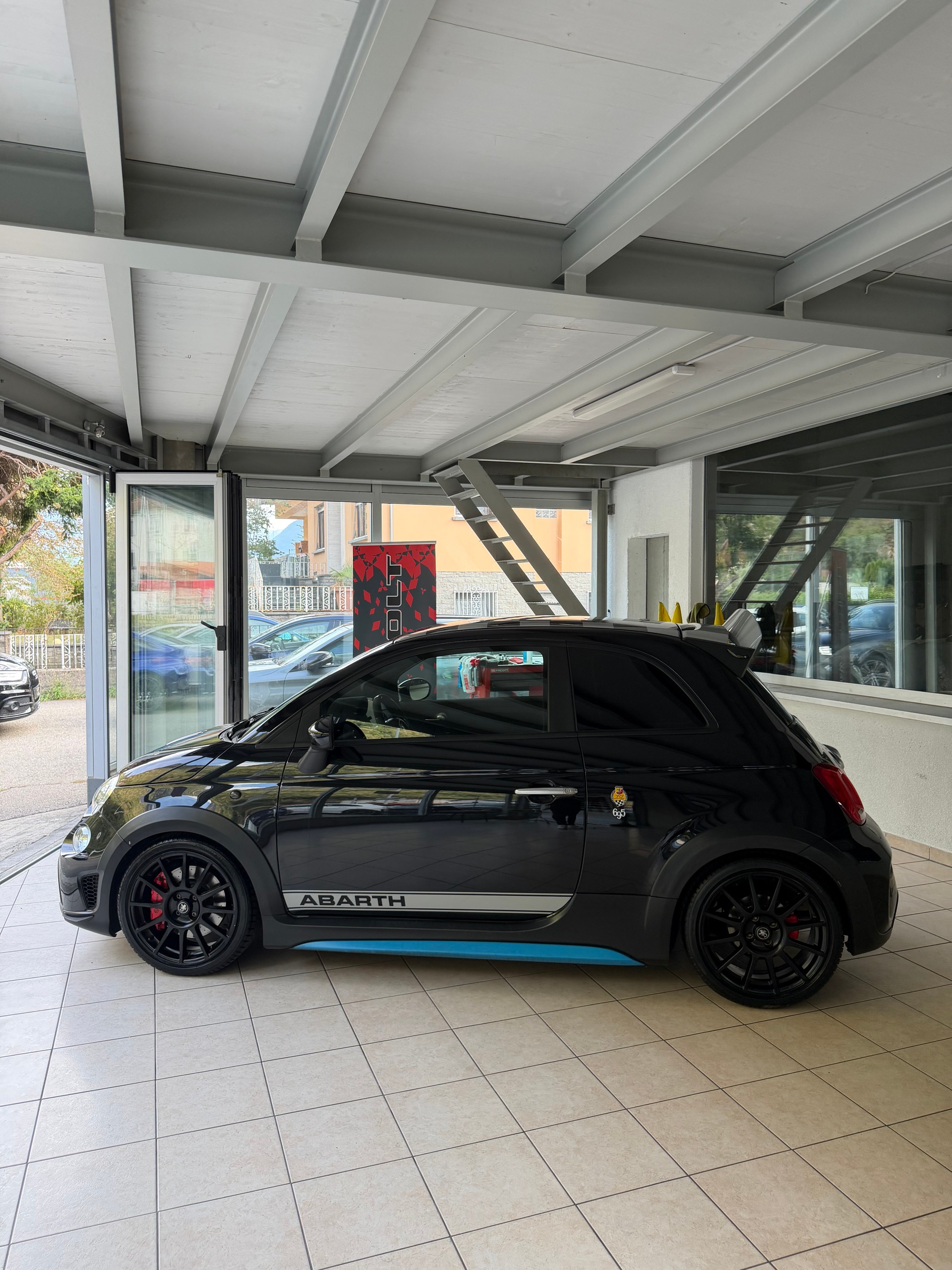 FIAT 695 1.4 16V Turbo Abarth 70 Anniversario-image-2