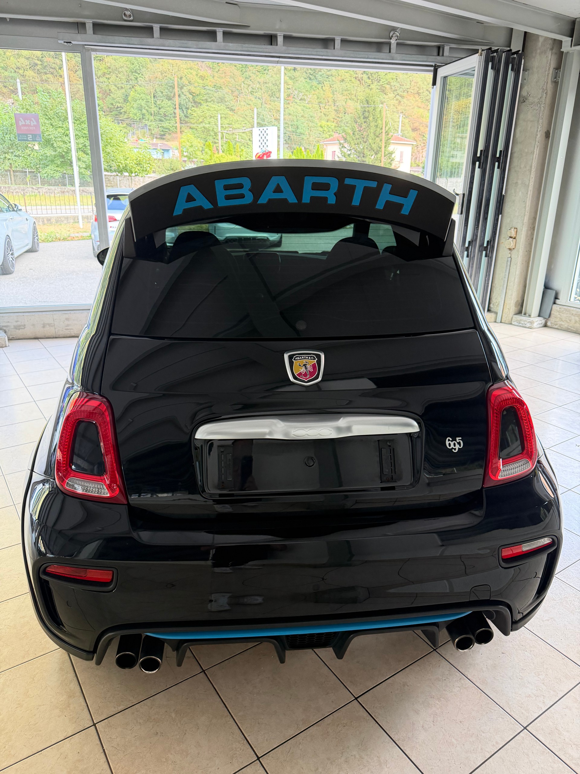 FIAT 695 1.4 16V Turbo Abarth 70 Anniversario-image-5