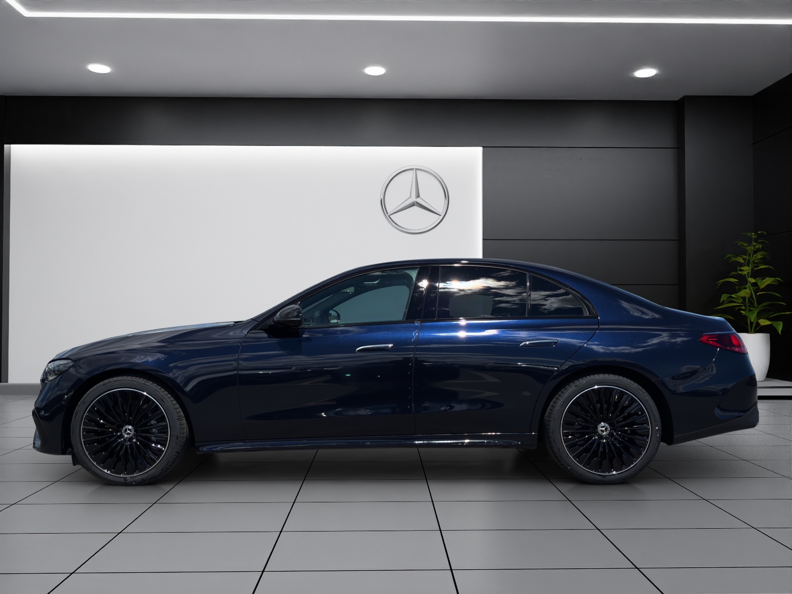 MERCEDES-BENZ E 220 d 4Matic 9G-Tronic-showroom-element-2