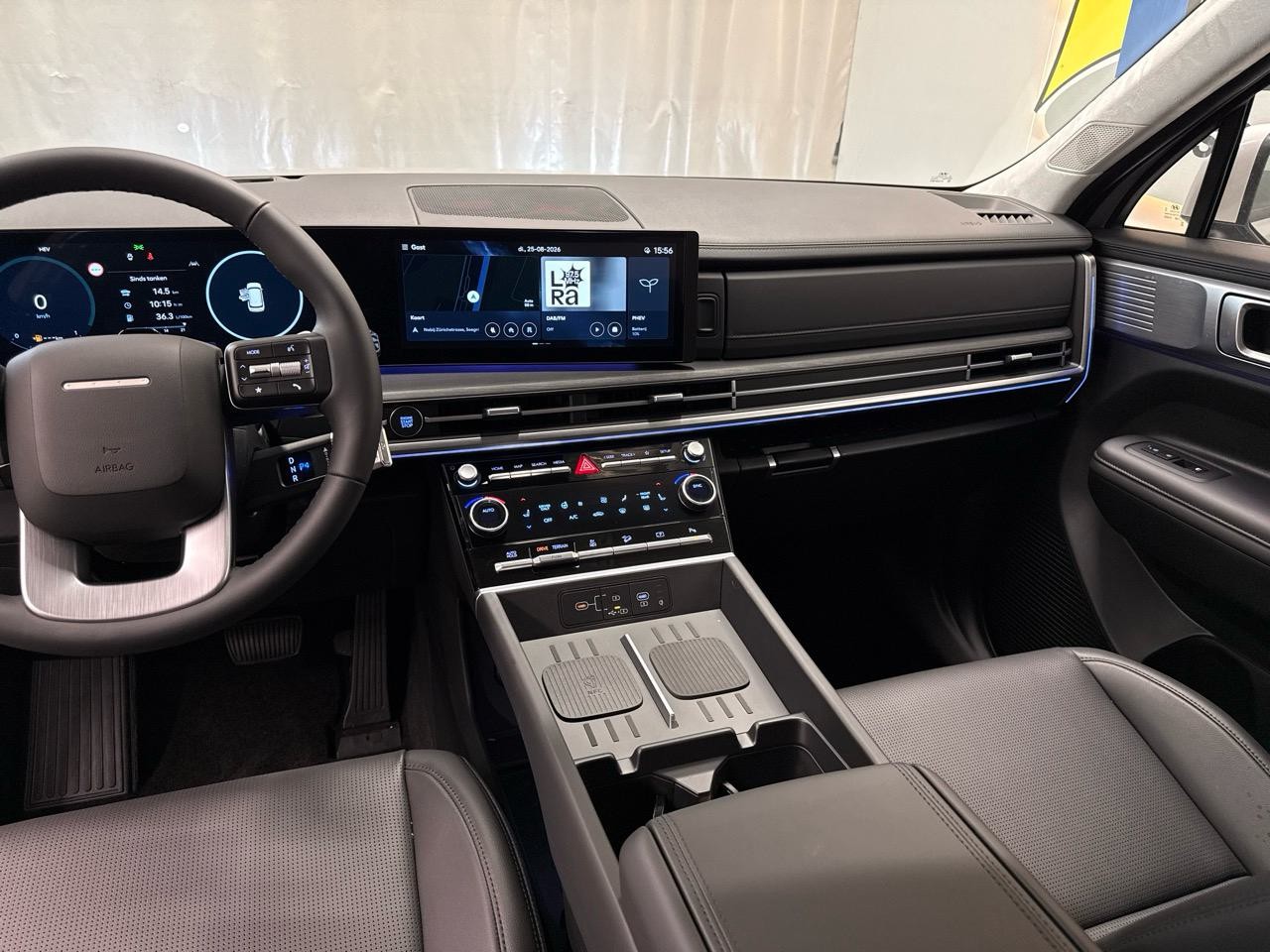 HYUNDAI Santa Fe 1.6 T-GDi PHEV Calligraphy 4WD Automatic-image-8
