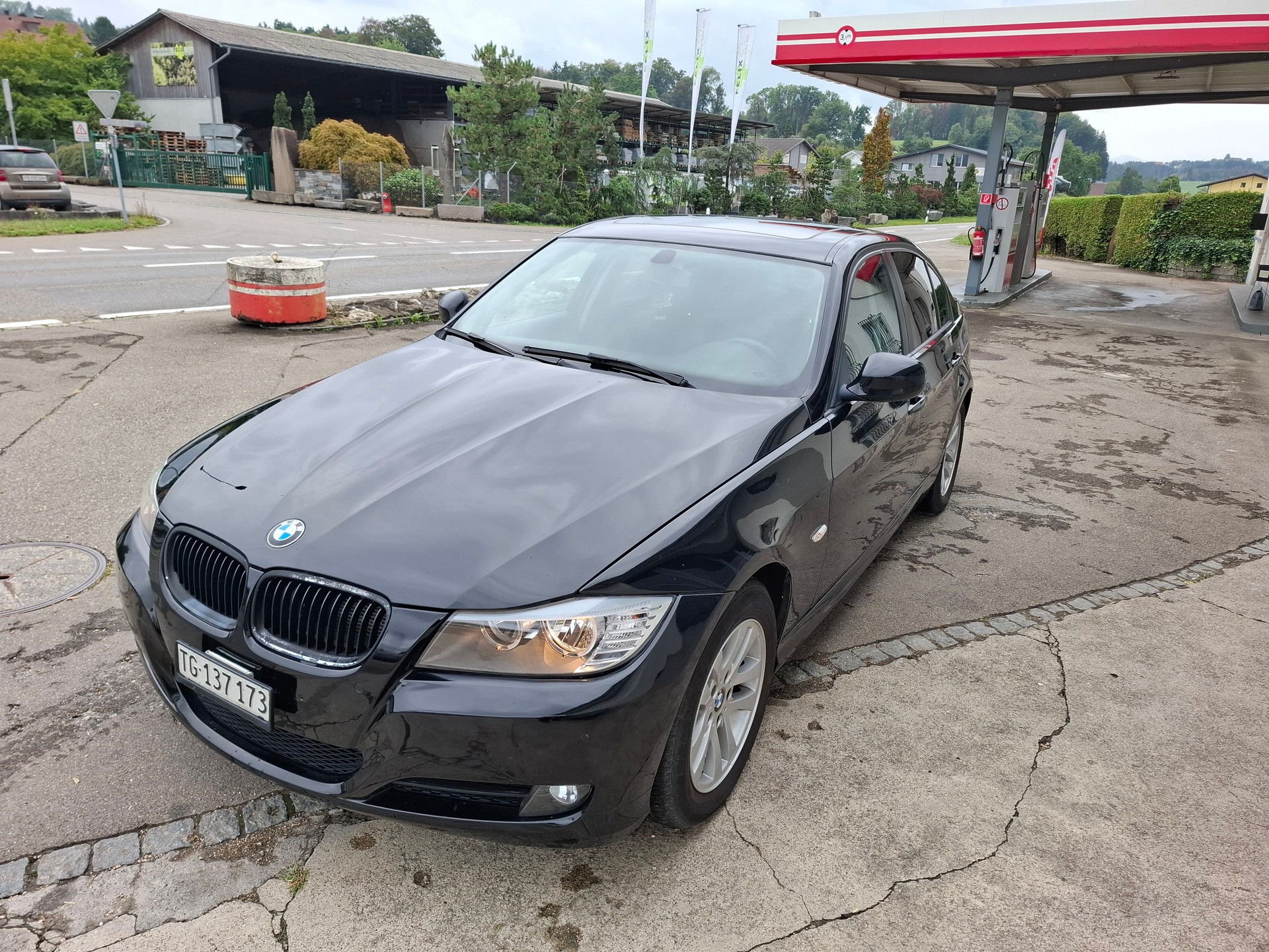 BMW 318d-image-3