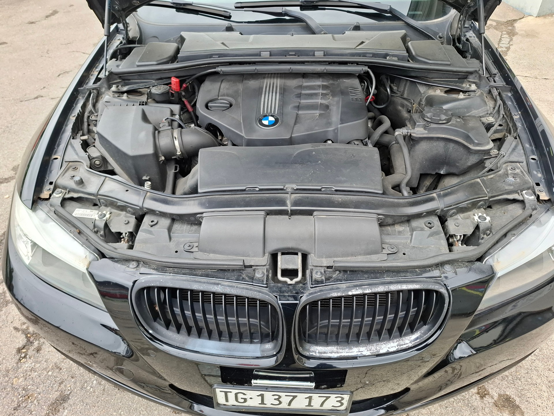 BMW 318d-image-13