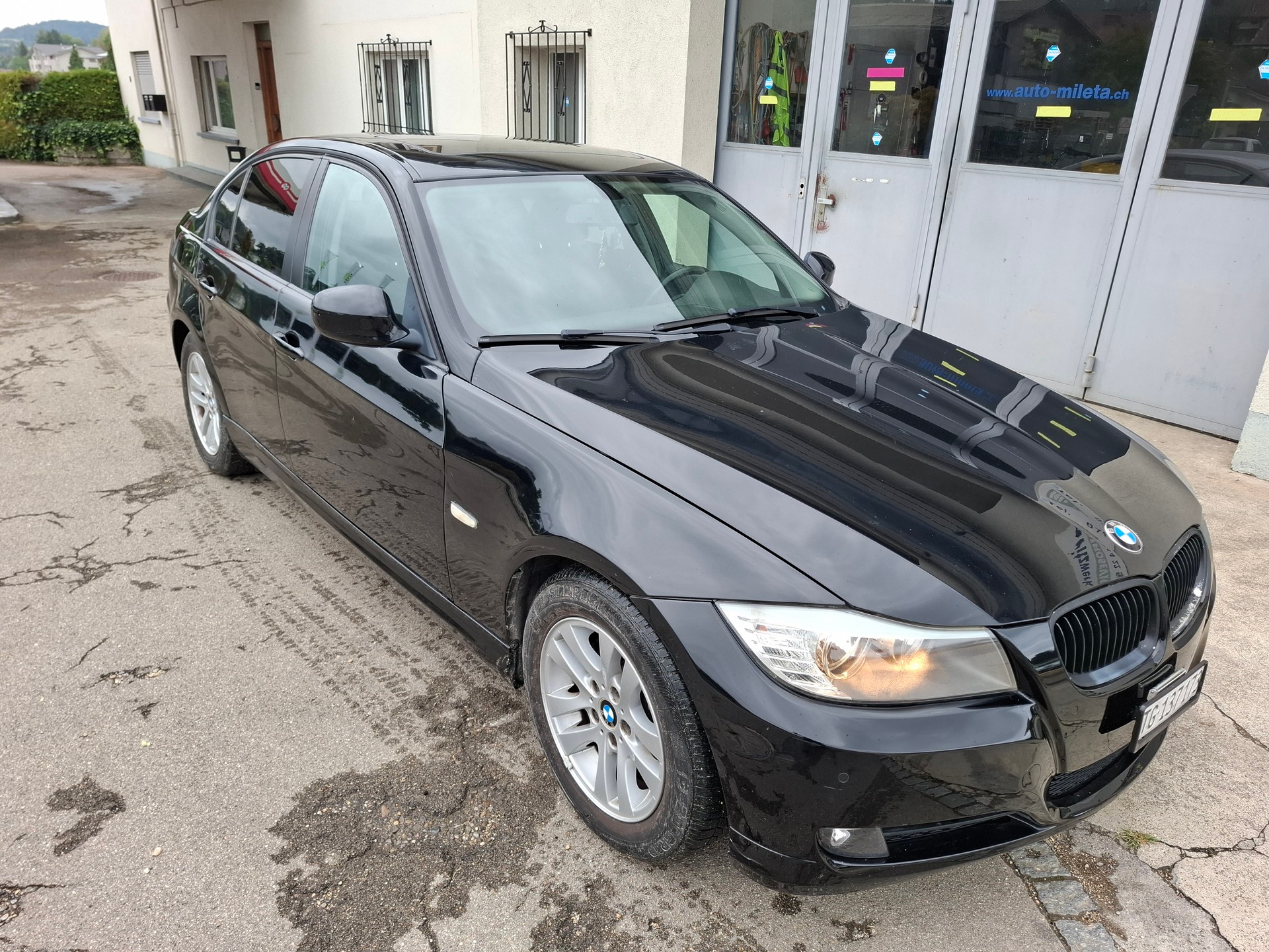 BMW 318d-image-1
