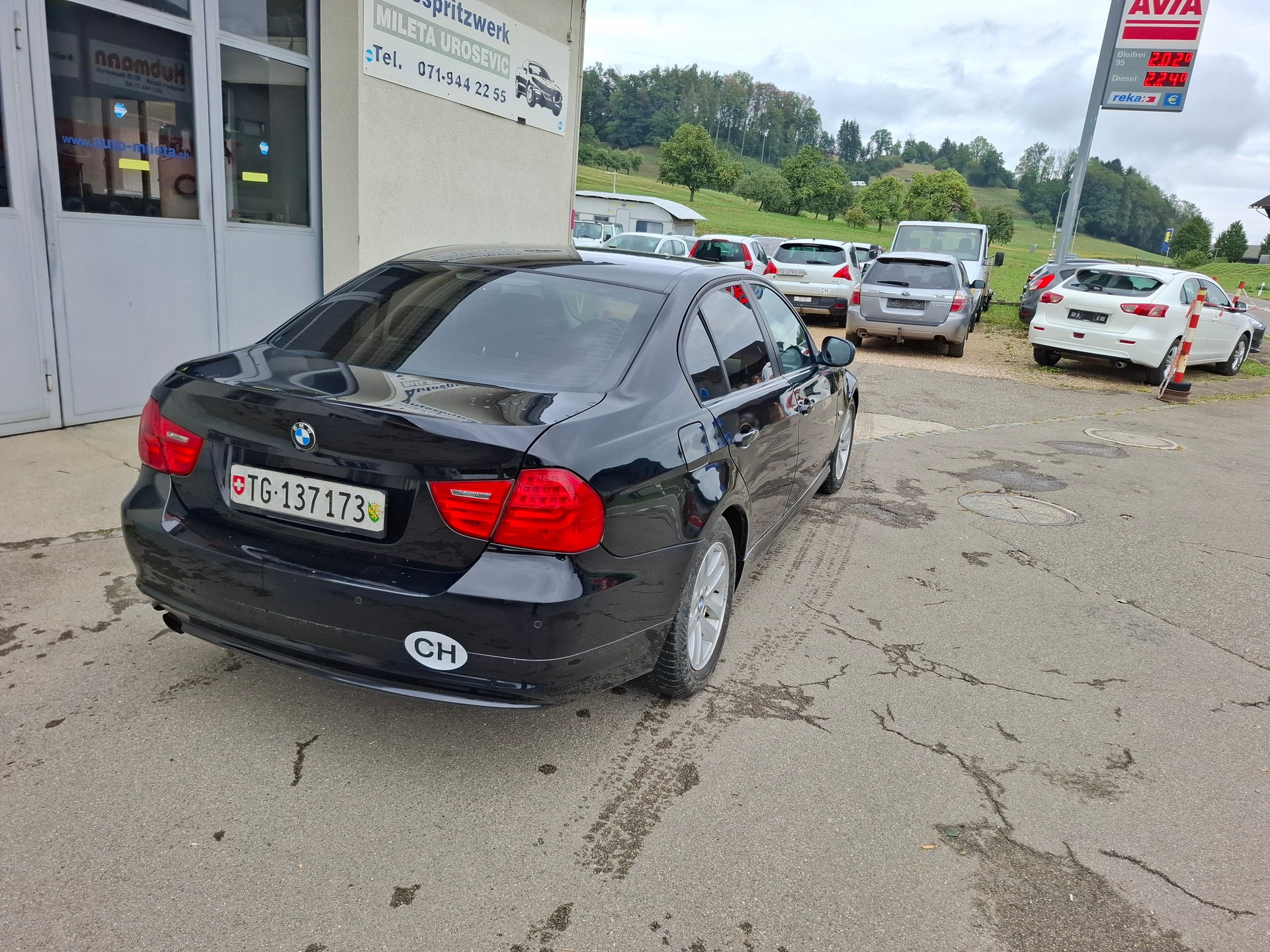 BMW 318d-image-0
