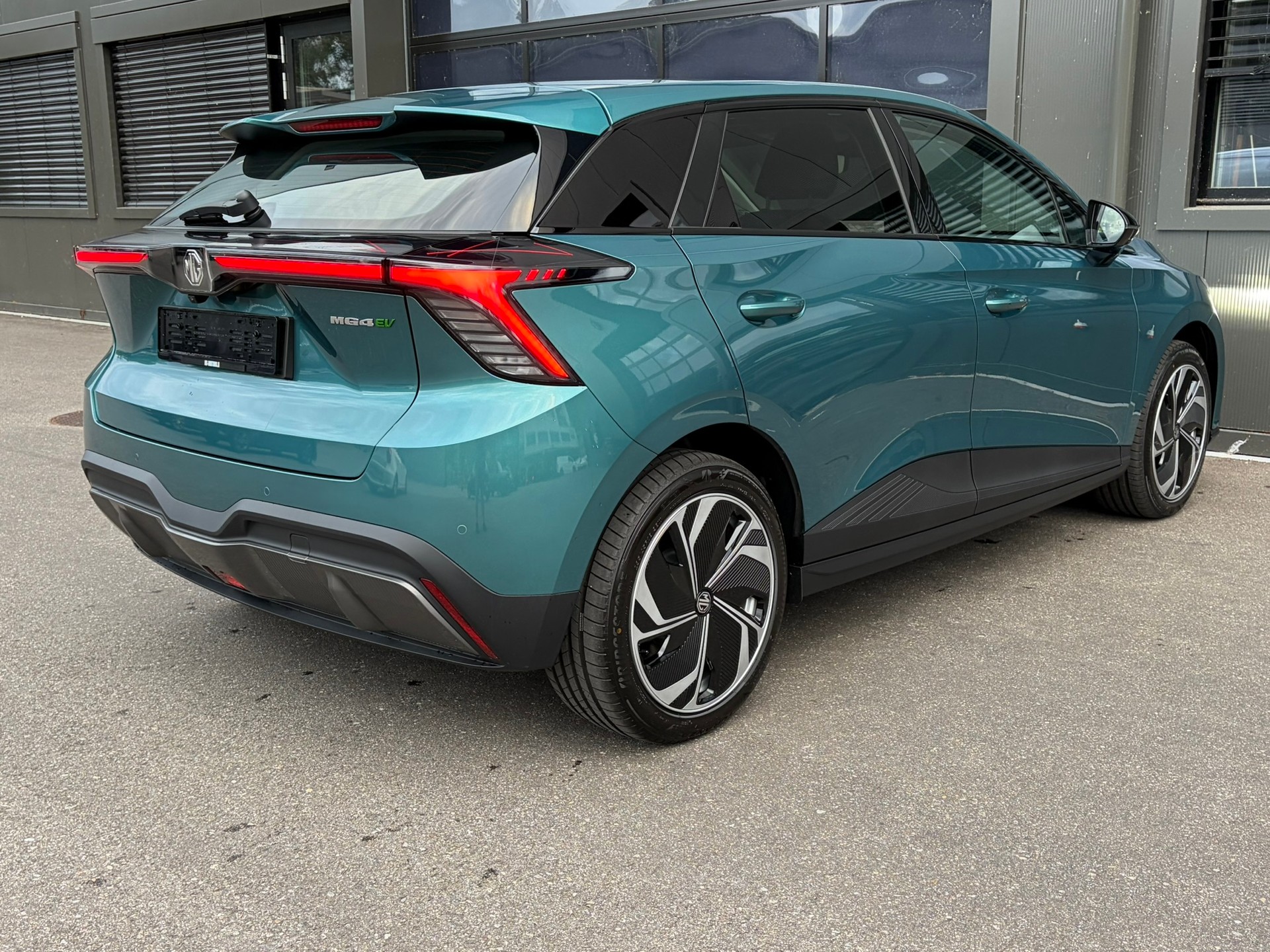 MG 4 EV 64kWh Premium-image-7