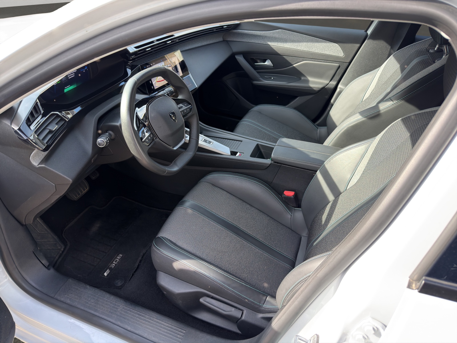 PEUGEOT 308 SW e-Allure-image-3