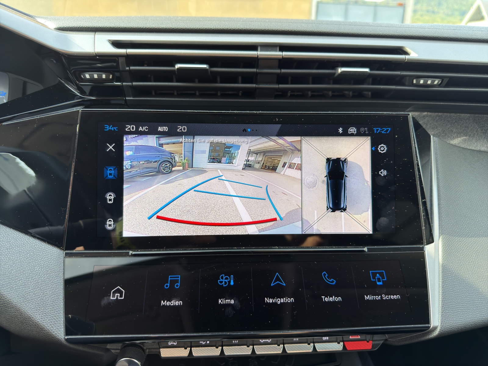 PEUGEOT 308 SW e-Allure-image-9