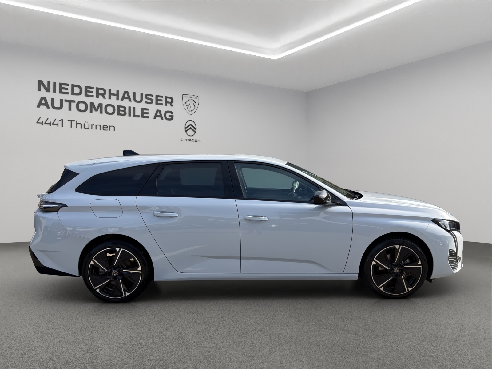 PEUGEOT 308 SW e-Allure-image-1