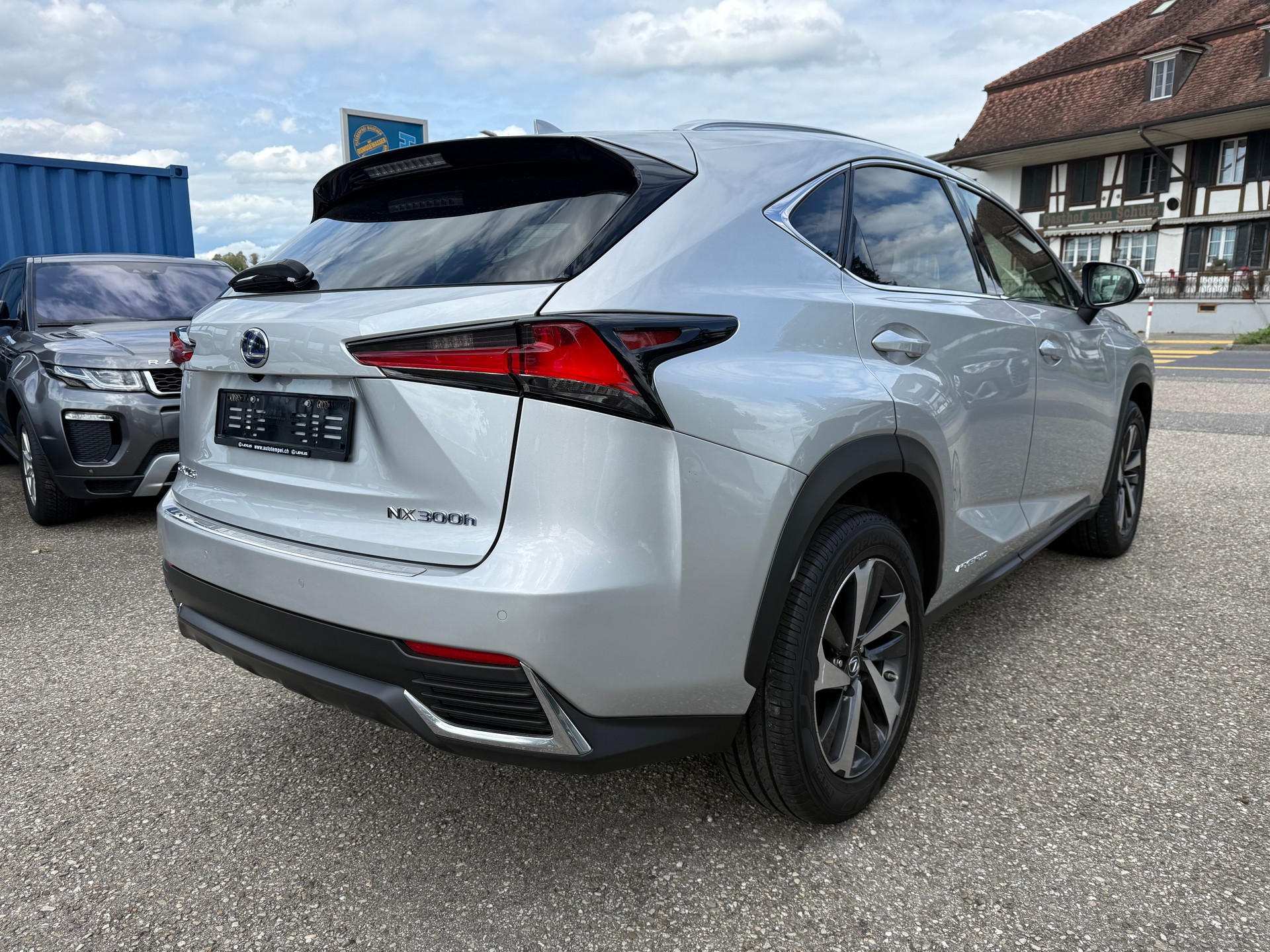 LEXUS NX 300h Excellence E-Four Automatic-image-4