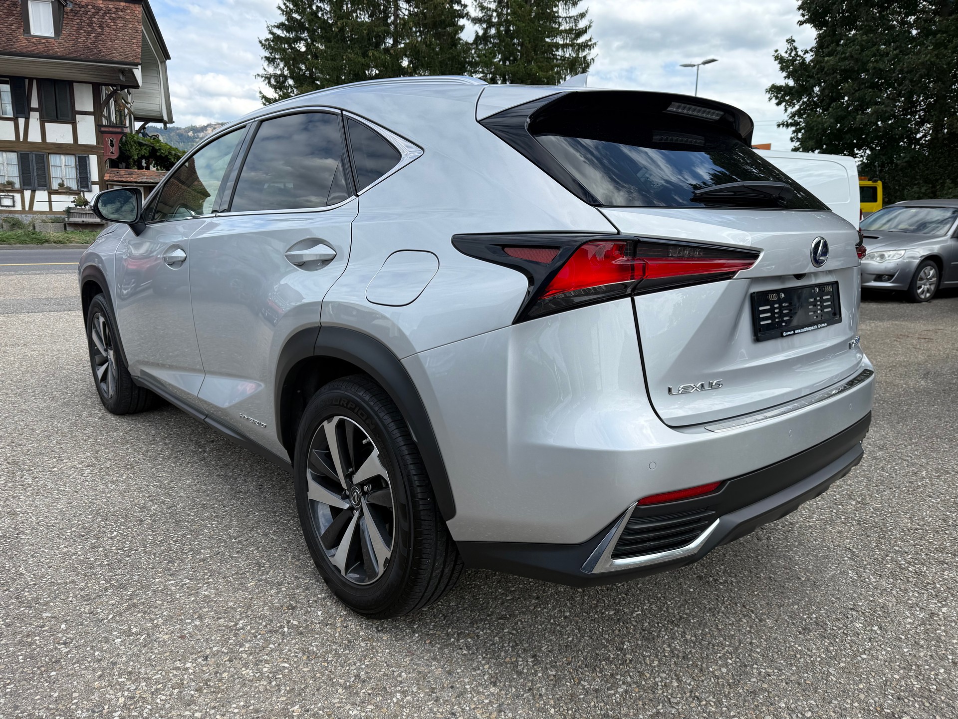 LEXUS NX 300h Excellence E-Four Automatic-image-6