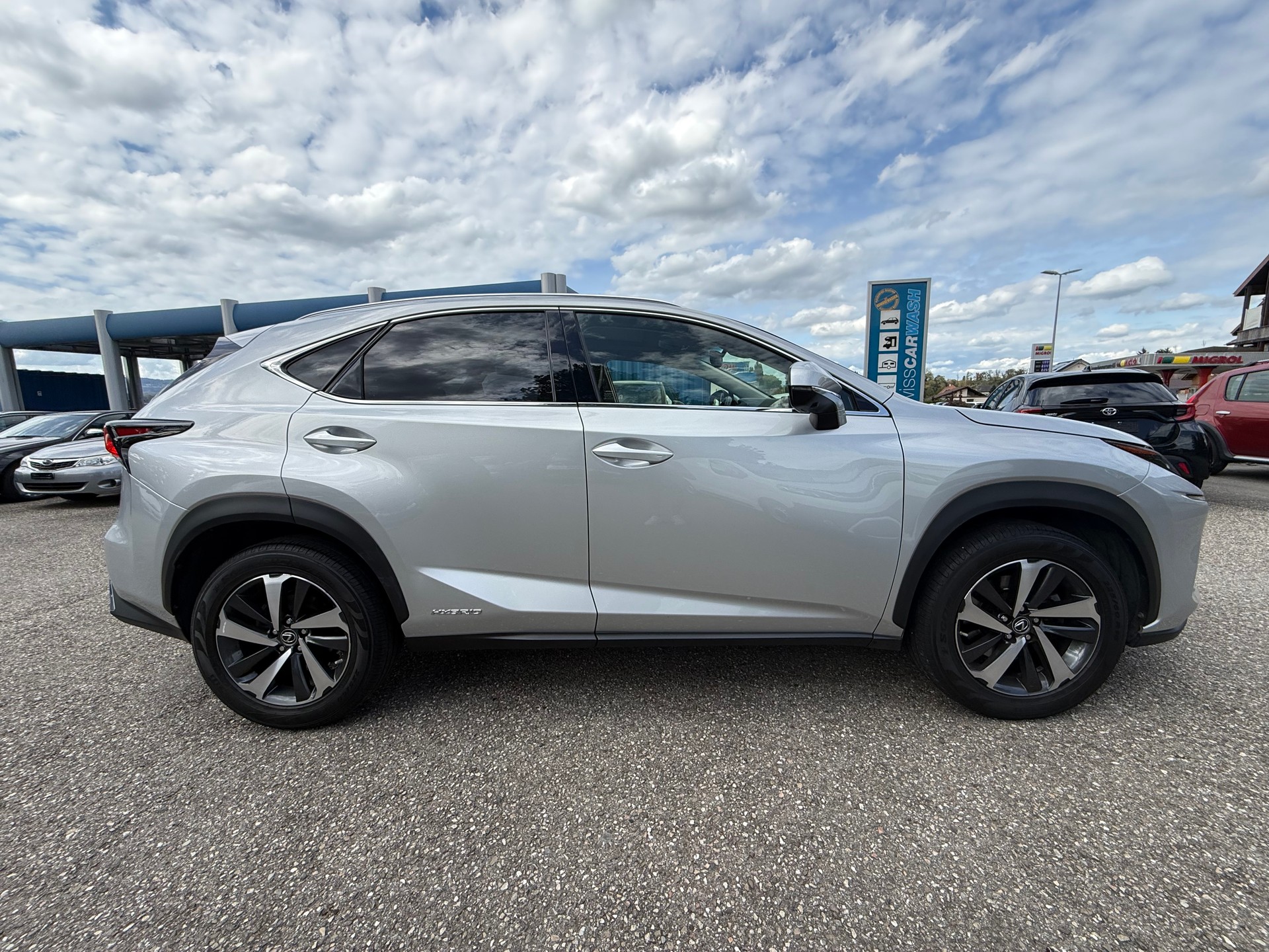 LEXUS NX 300h Excellence E-Four Automatic-image-3