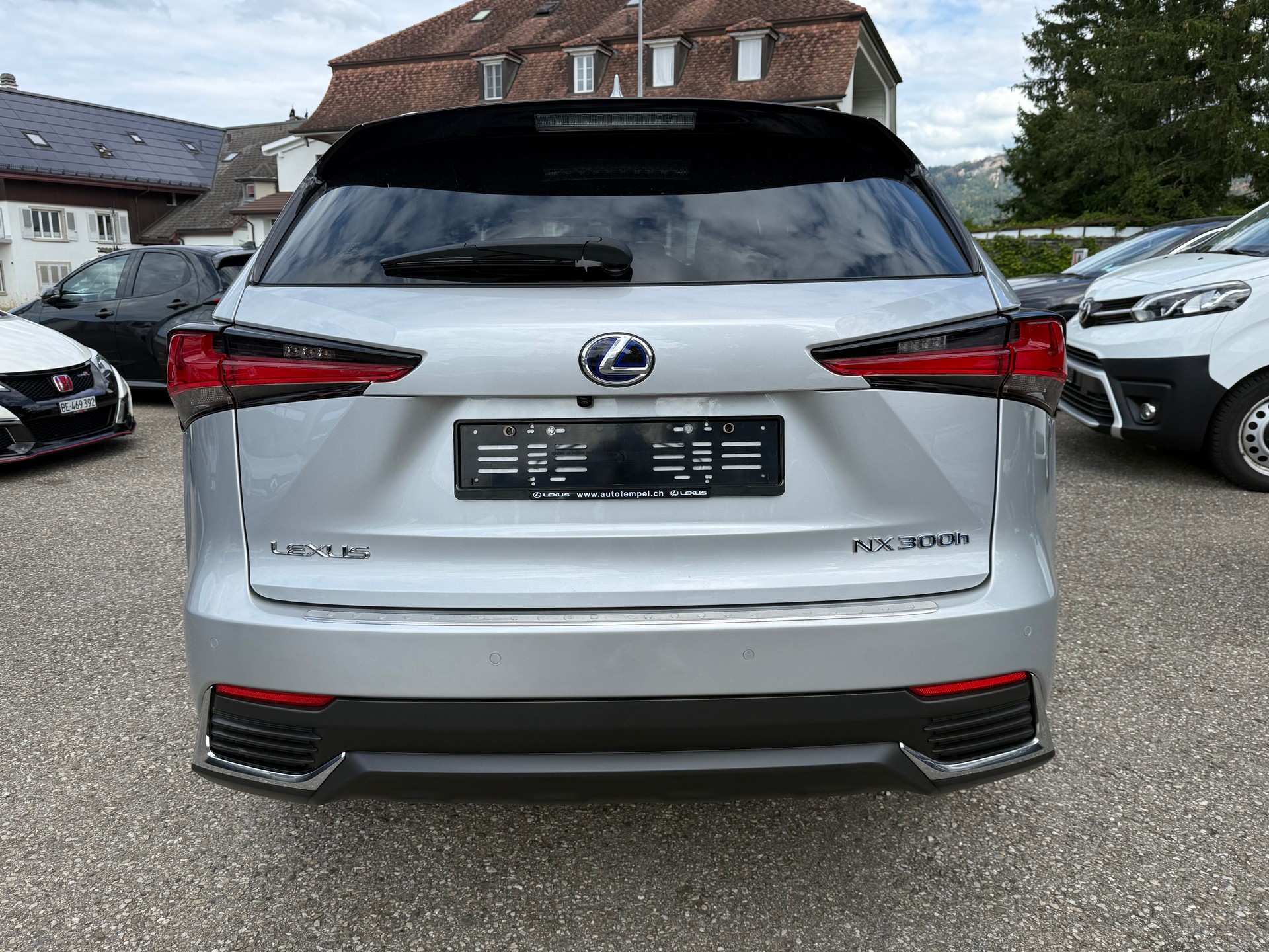 LEXUS NX 300h Excellence E-Four Automatic-image-5