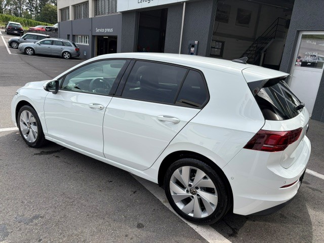 VW Golf VIII 1.5 eTSI Life DSG-image-7