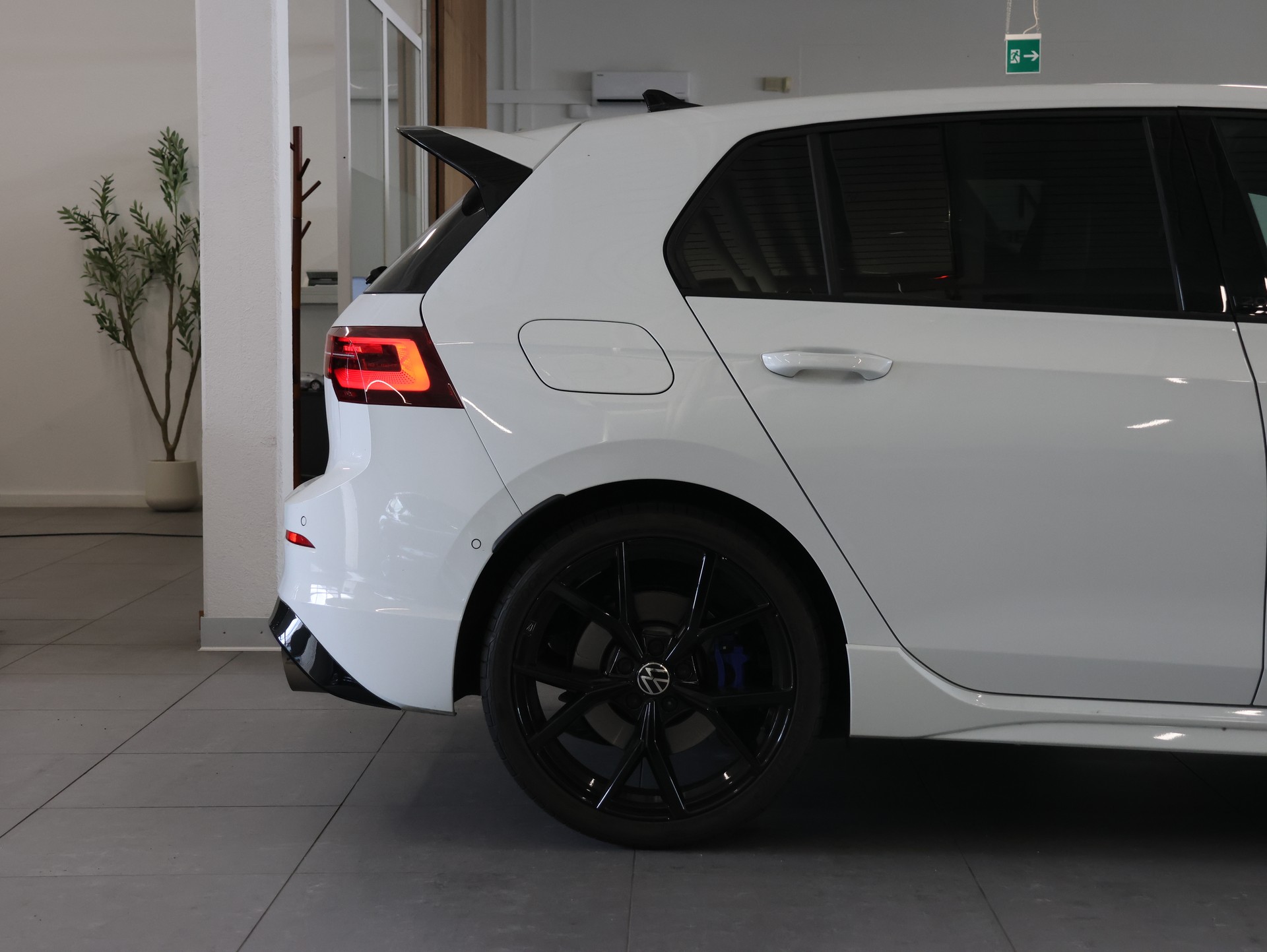 VW Golf 2.0 TSI R DSG 4Motion R 20 Years *Panoramadach* *Harman/Kardon*-image-8