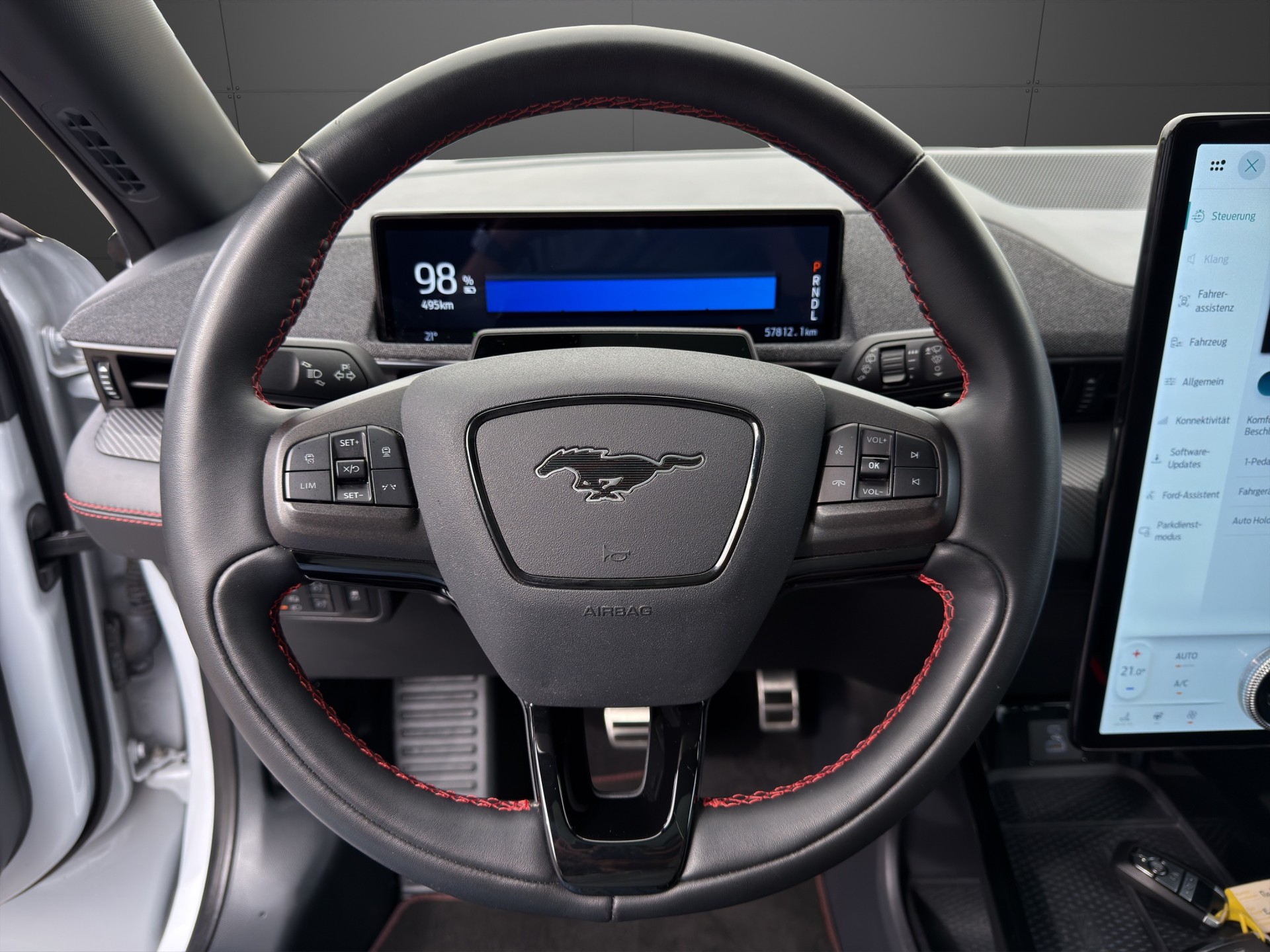 FORD Mustang MACH-E AWD 91 kWh EXTENDED-image-11