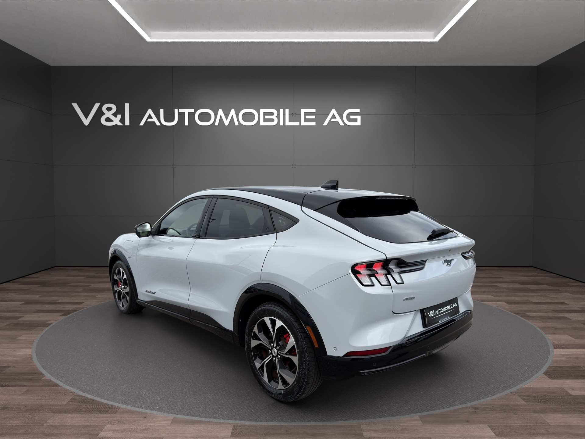 FORD Mustang MACH-E AWD 91 kWh EXTENDED-image-3