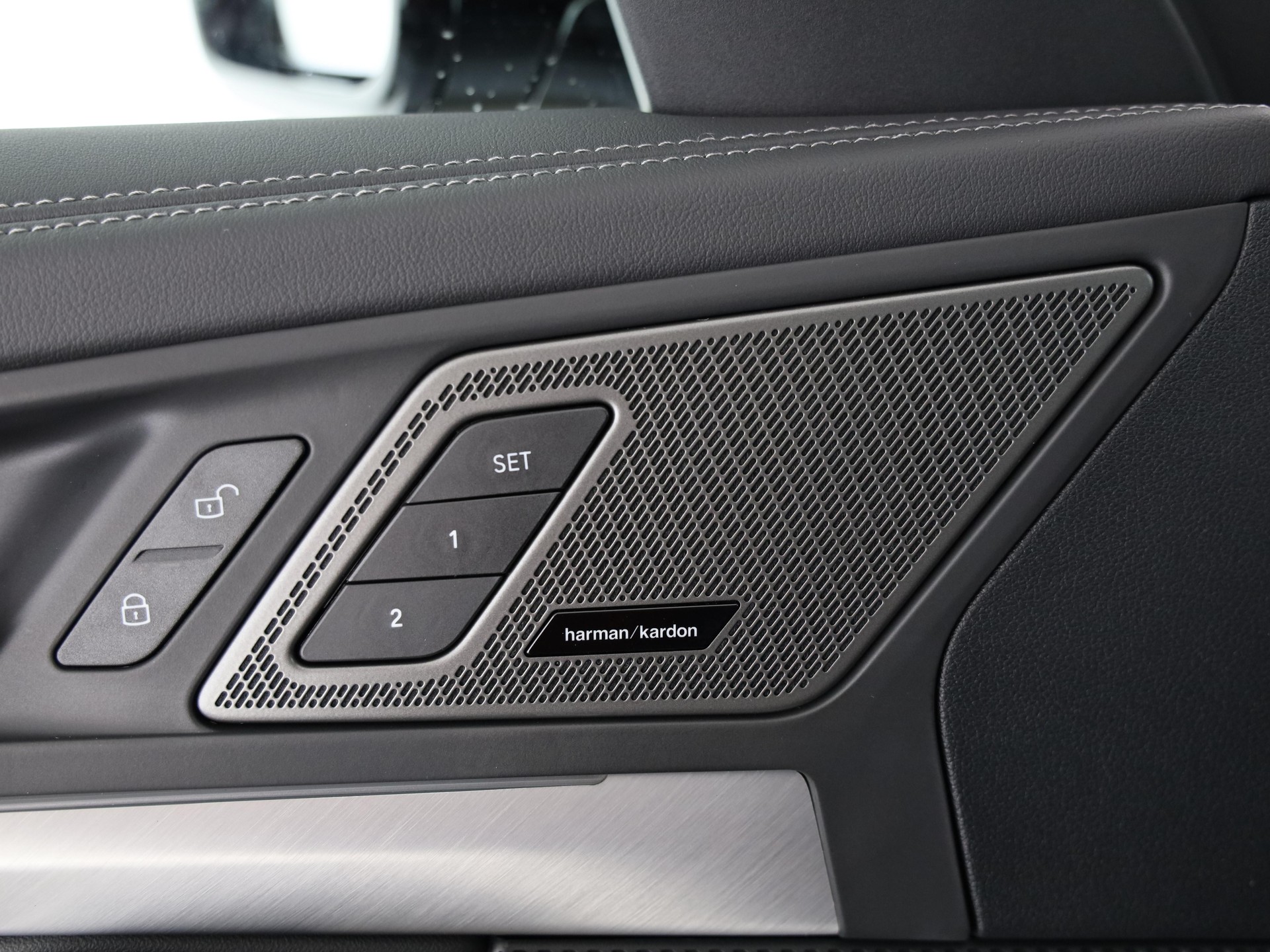 BMW X1 30e xDrive paddles-image-13
