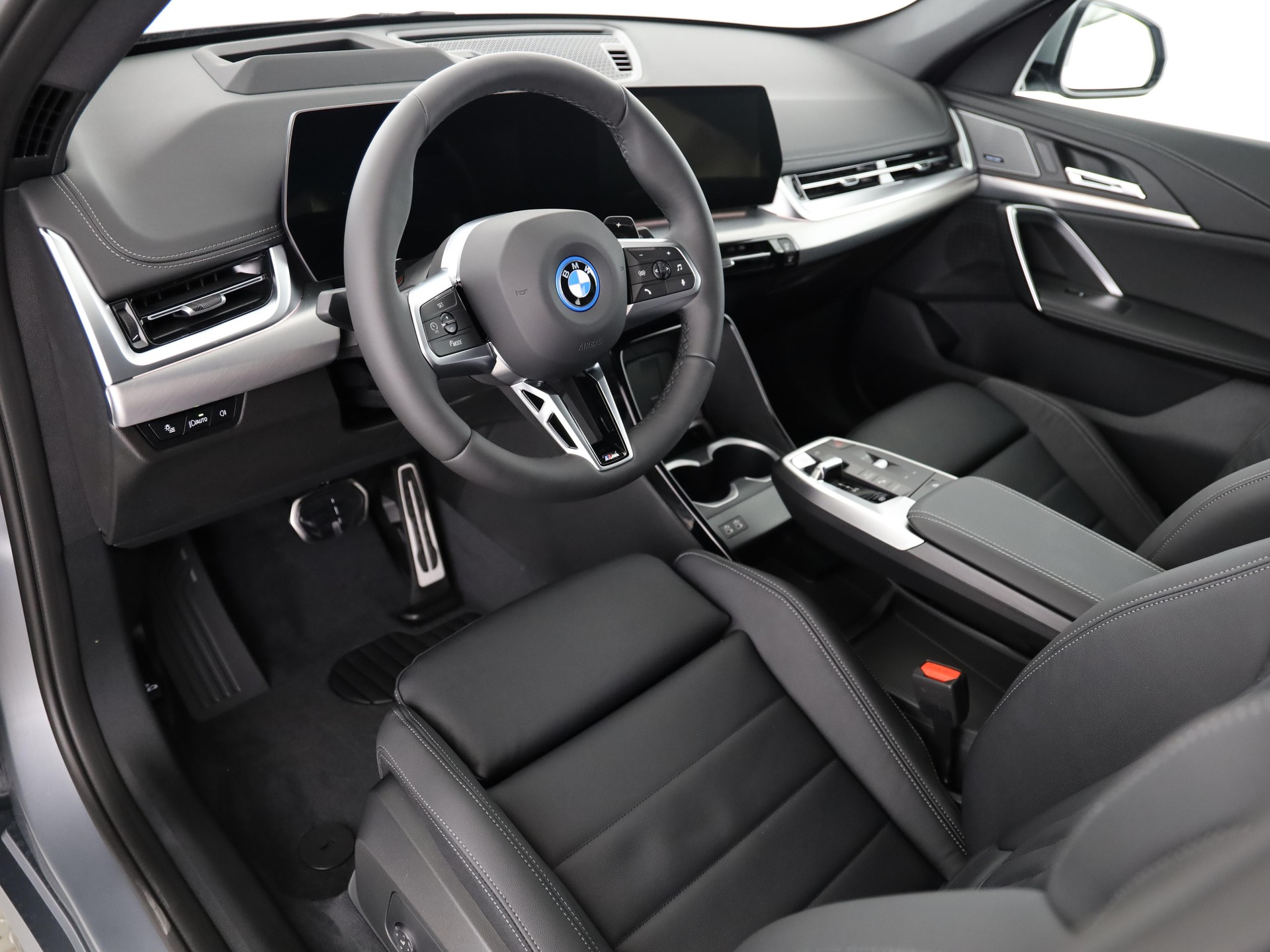 BMW X1 30e xDrive paddles-image-9