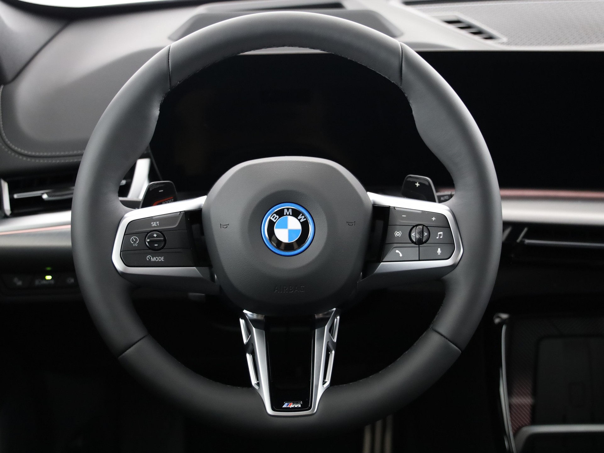 BMW X1 30e xDrive paddles-image-18