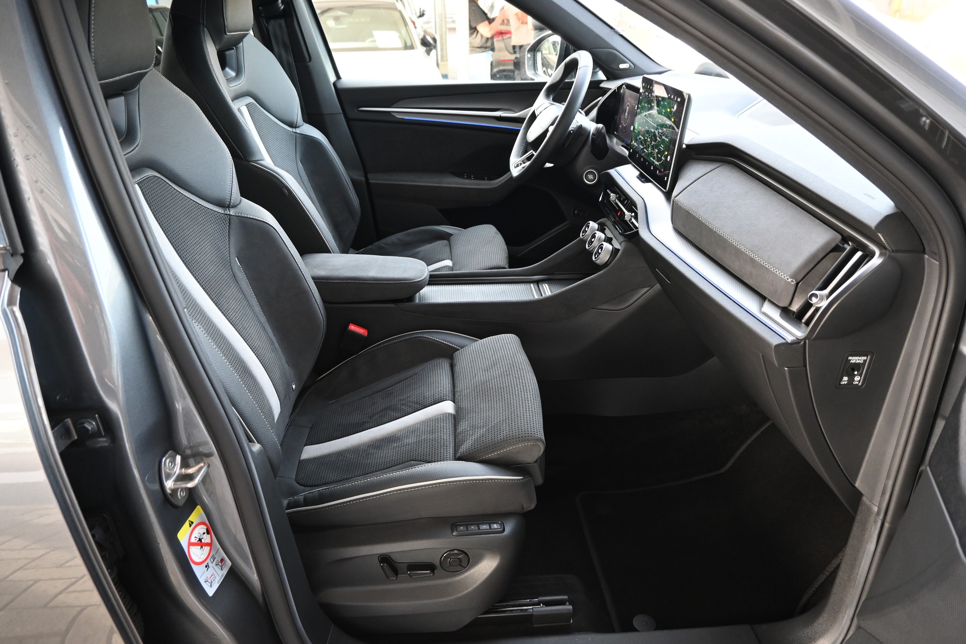 SKODA Kodiaq 2.0 TDI Sportline DSG Automat 7-Plätzer-image-12