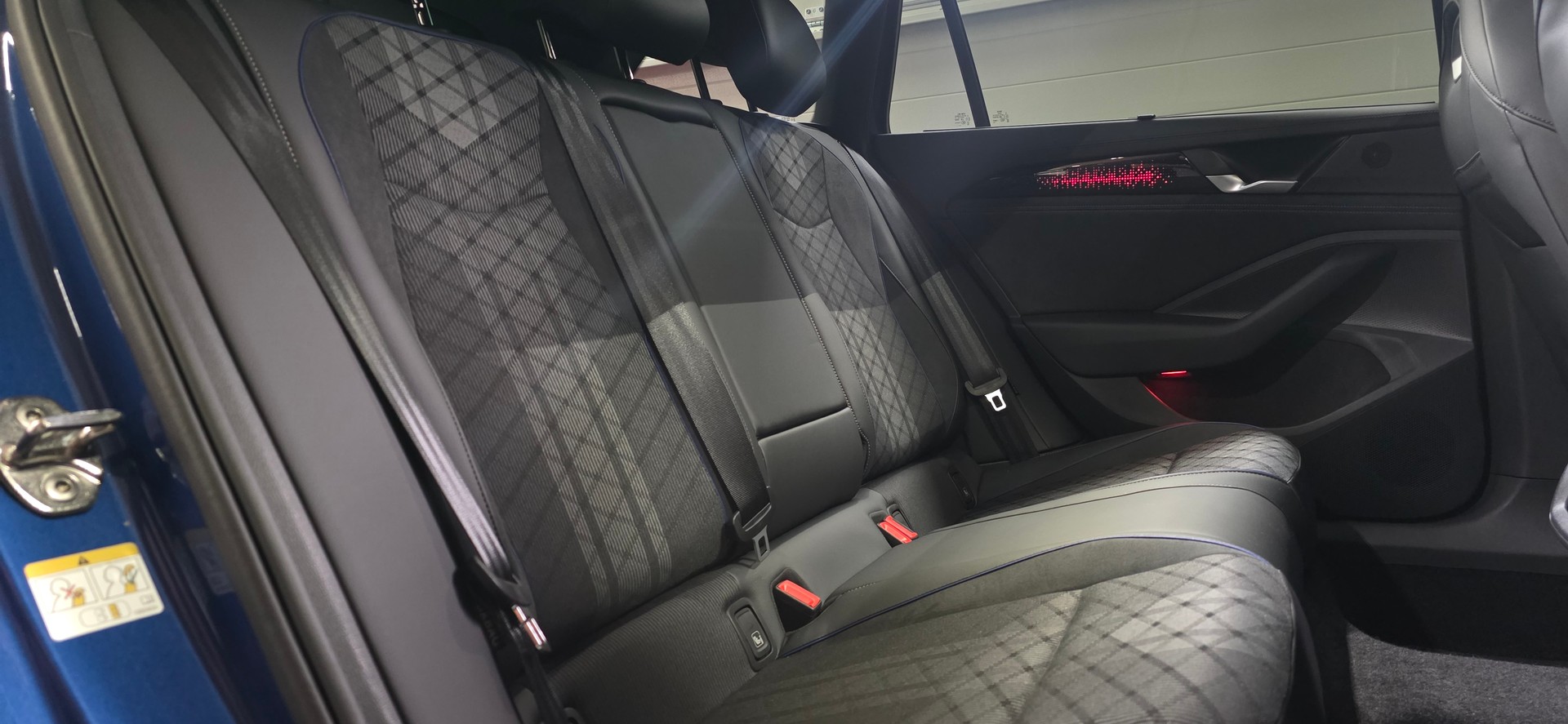 VW Passat Variant 2.0 TSI evo4 R-Line 4 Motion DSG *Panoramadach*Massagefunktion*Sitz-&Lenkradheizung*ACC&Spurhalteasistent*-image-30