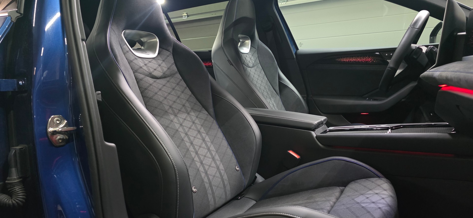 VW Passat Variant 2.0 TSI evo4 R-Line 4 Motion DSG *Panoramadach*Massagefunktion*Sitz-&Lenkradheizung*ACC&Spurhalteasistent*-image-28