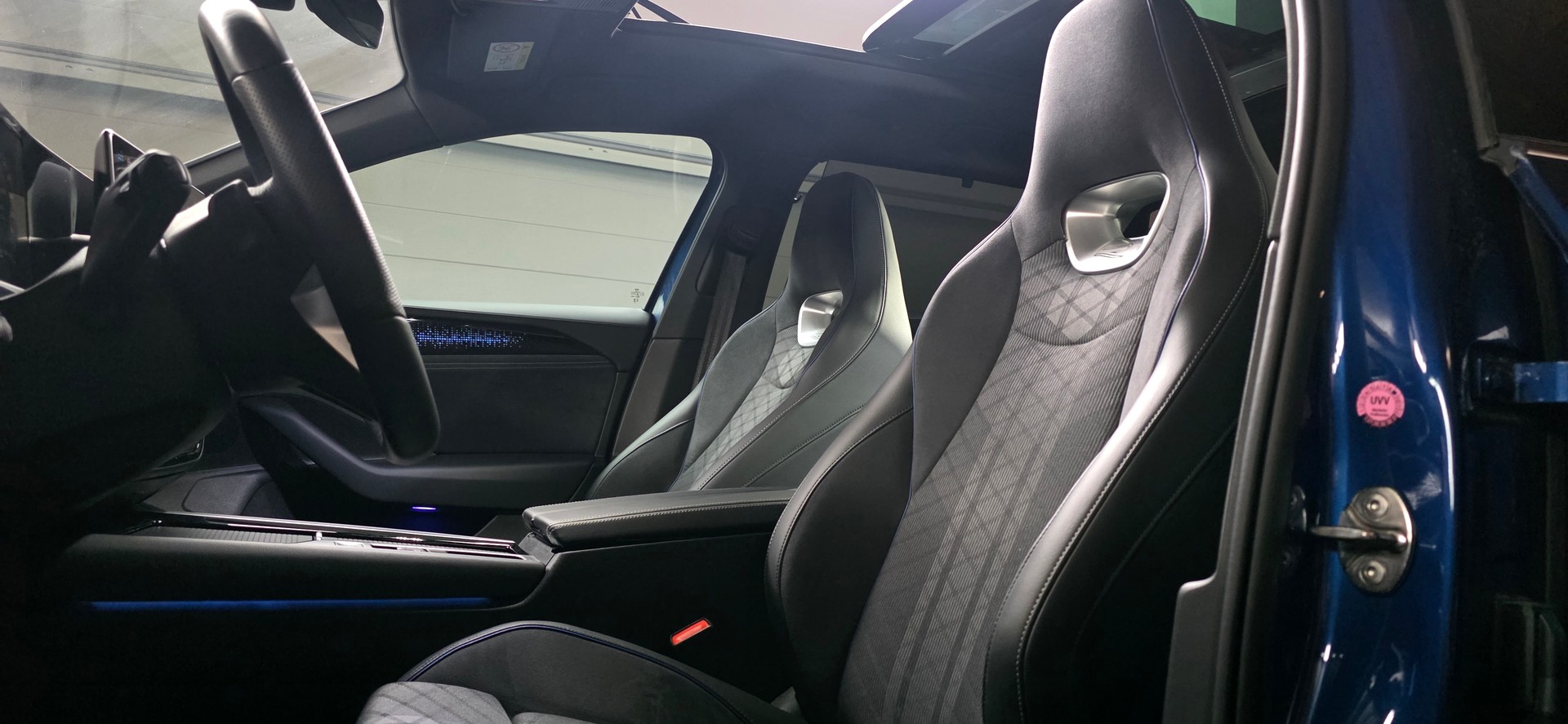 VW Passat Variant 2.0 TSI evo4 R-Line 4 Motion DSG *Panoramadach*Massagefunktion*Sitz-&Lenkradheizung*ACC&Spurhalteasistent*-image-9