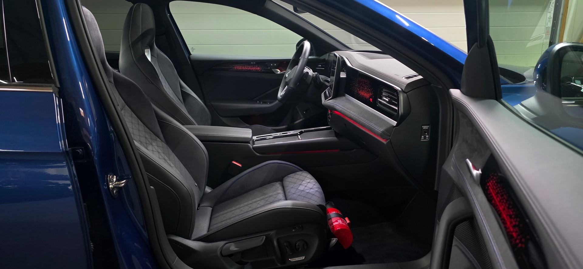 VW Passat Variant 2.0 TSI evo4 R-Line 4 Motion DSG *Panoramadach*Massagefunktion*Sitz-&Lenkradheizung*ACC&Spurhalteasistent*-image-27